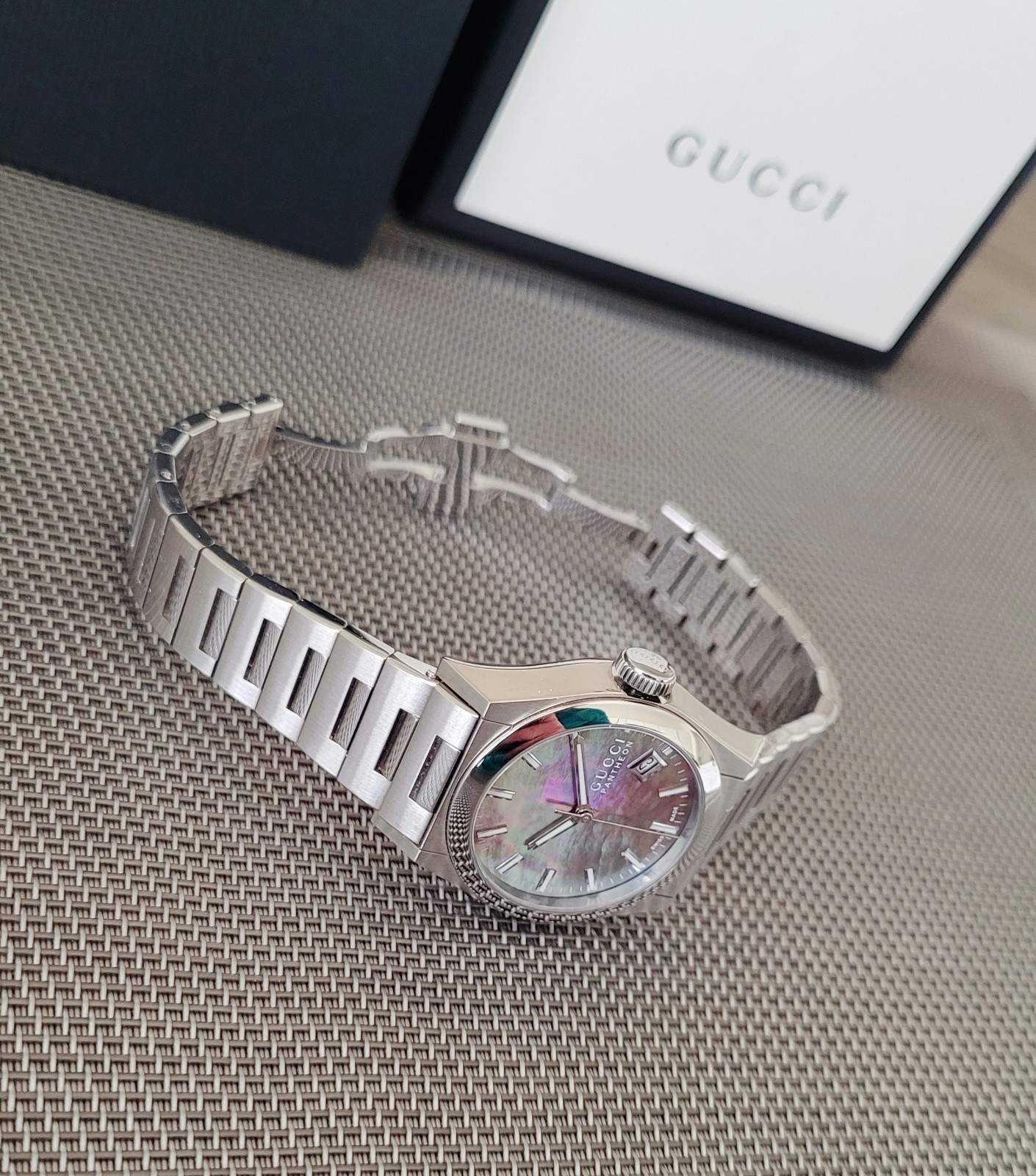 Gucci Pantheon 115.4,Authentic,35MM,Mother Of Pearl Dial,Excellent,Hardly Worn.