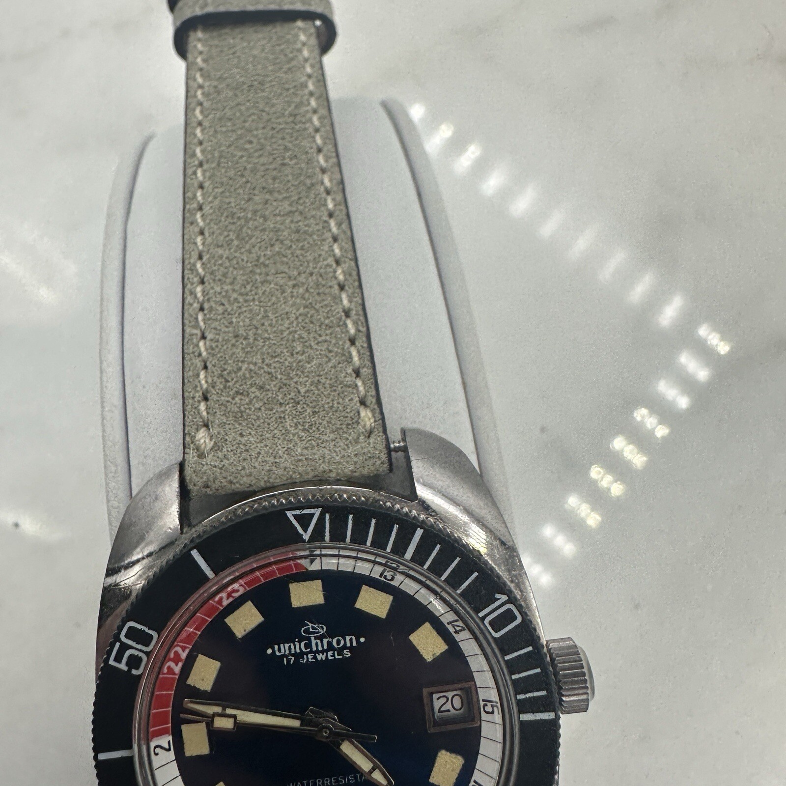 VTG Unichron Dive Watch Men Silver Tone Blue Dial Date 17 Jewels Automatic Works