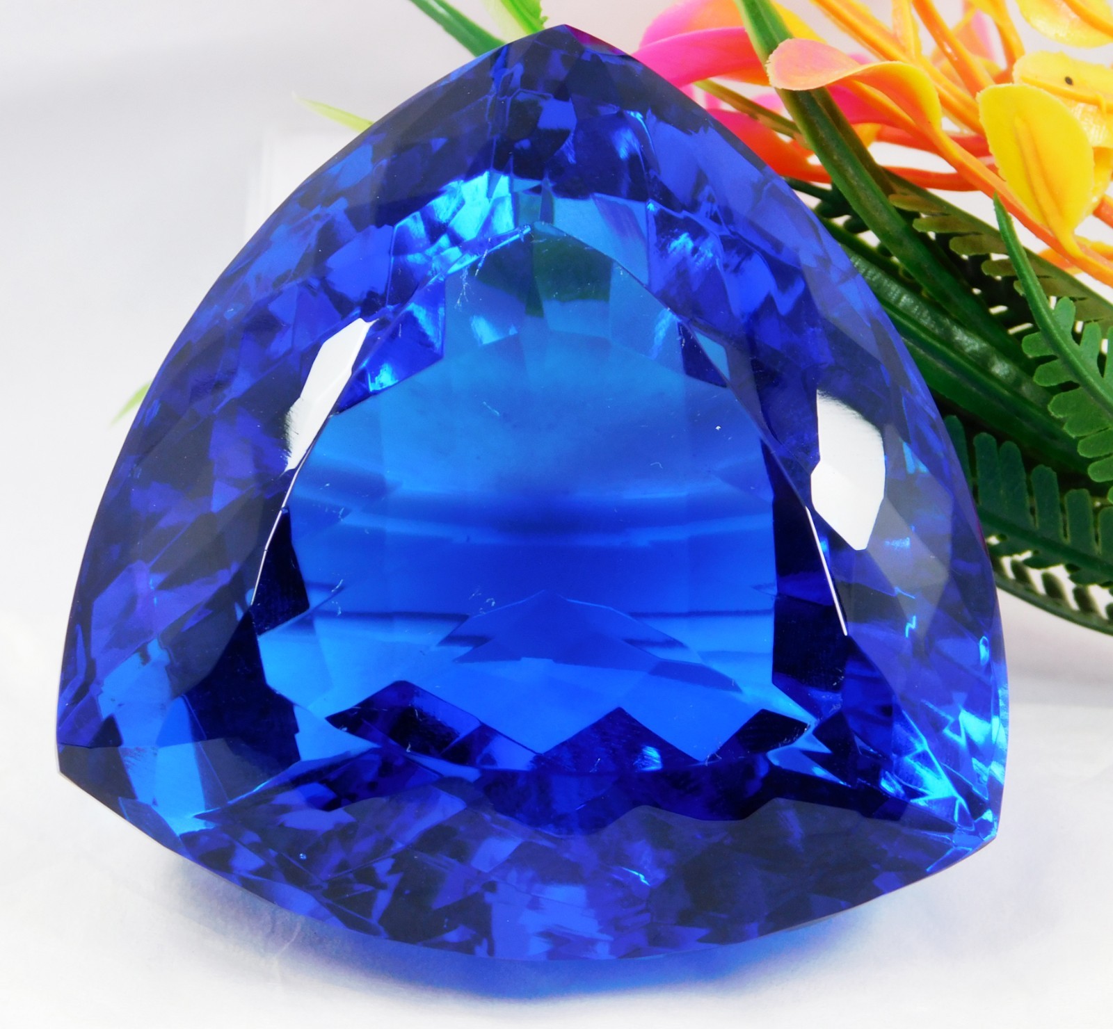 1005 Ct Ultra Large Natural Blue Tanzania Of Tanzanite Trillion Cut Loose Gems