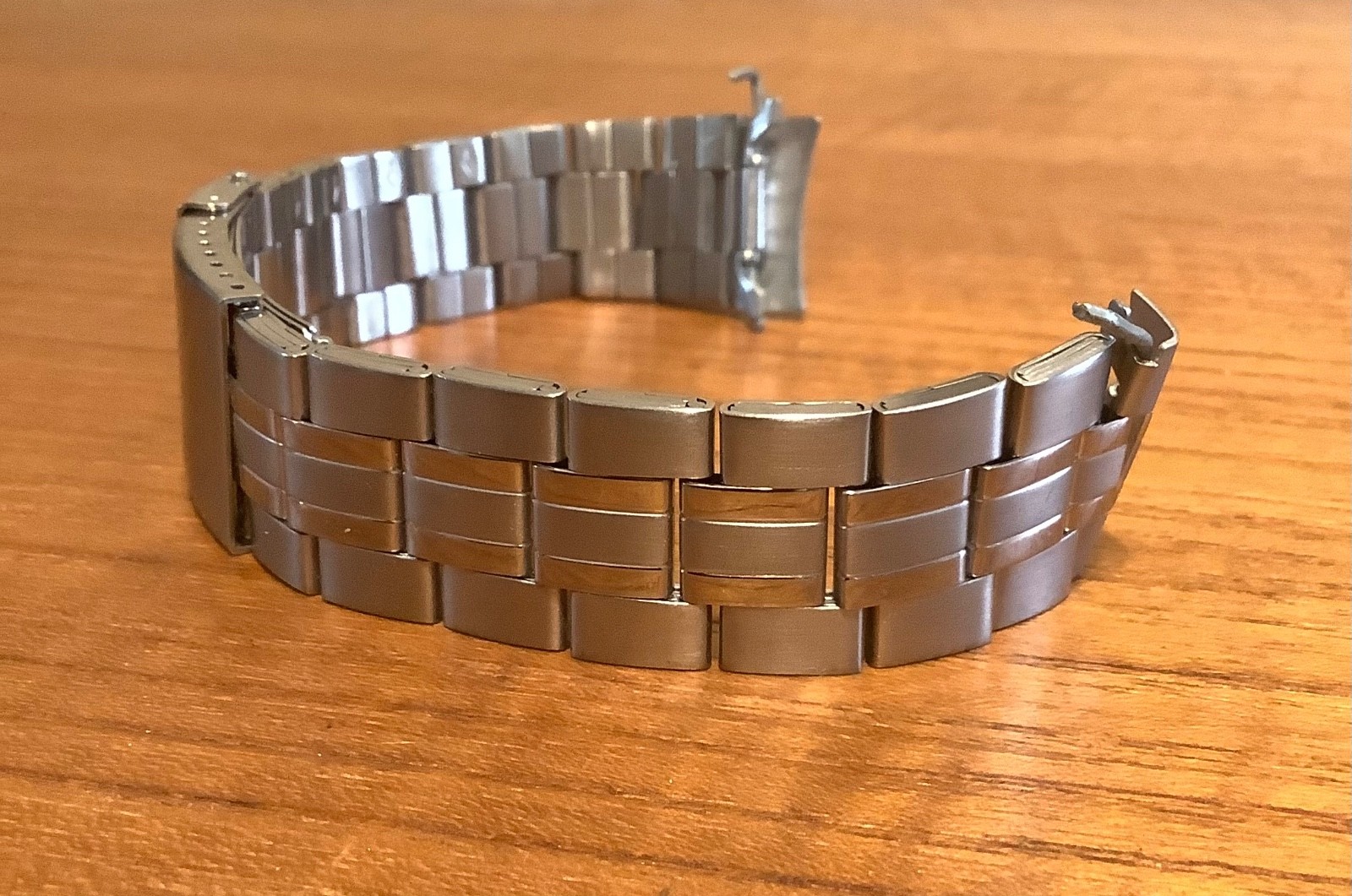 Stainless Steel 3-Link Bracelet Flip Lock Clasp Watchband 22mm Curved Ends NOS