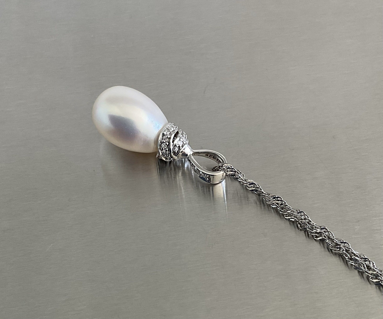 Genuine Pearl with 28 Diamond Accents Pendant Necklace 925 Sterling Silver 17″