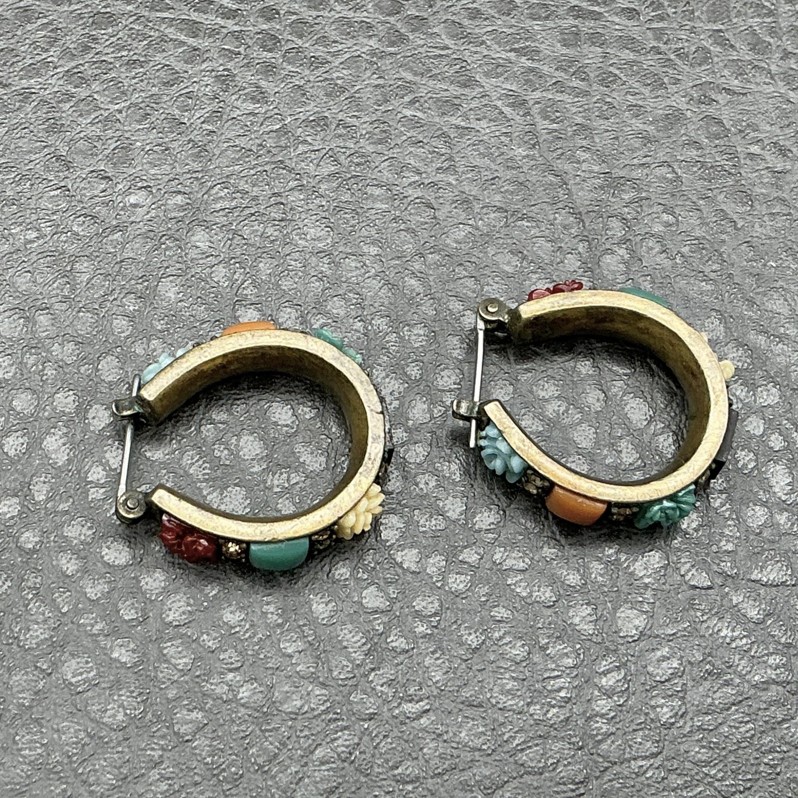 Liz Claiborne Multicolor Floral Carved Resin Rhinestone Hoop Earrings Brass Tone