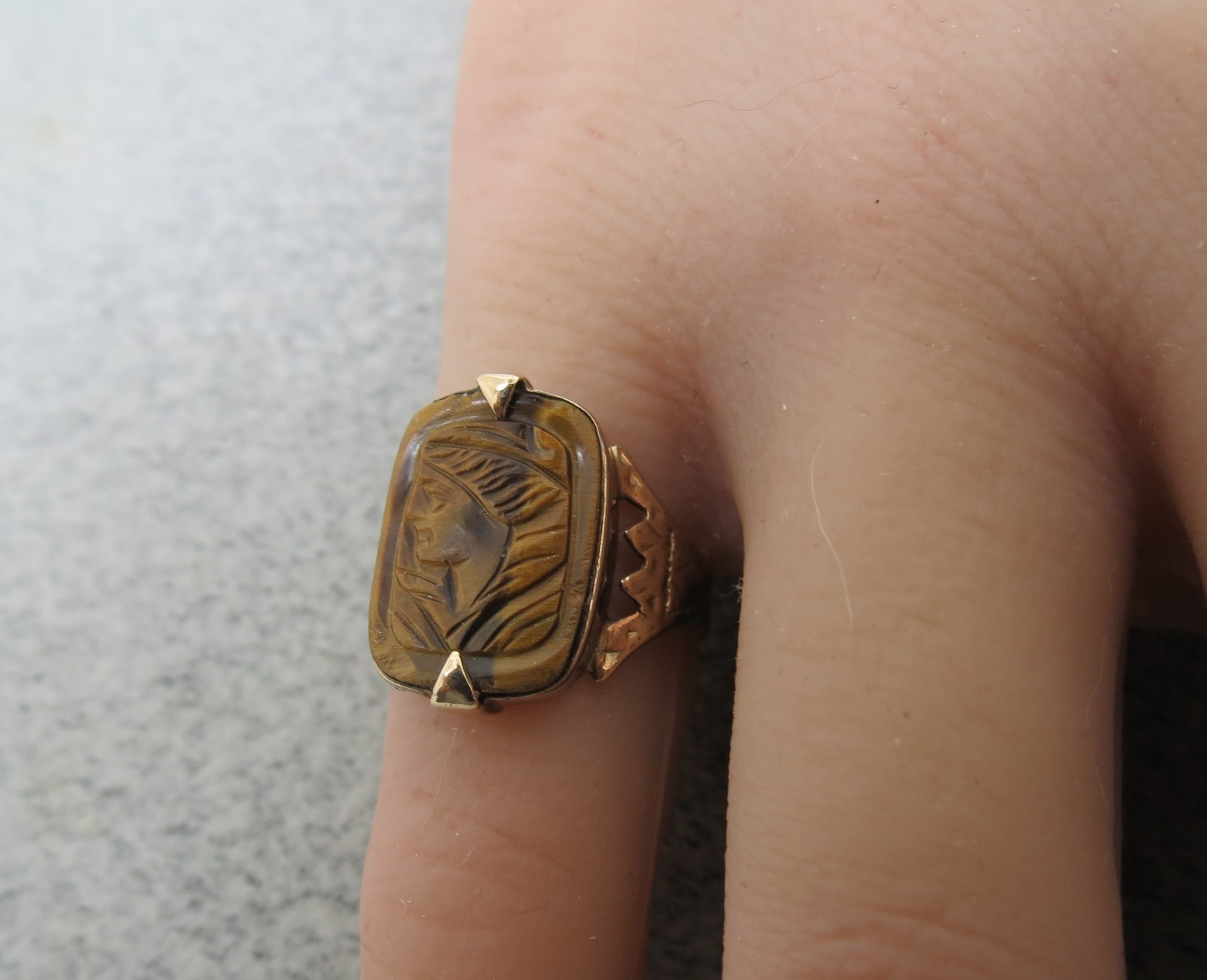 Victorian 10K Yellow Gold Cameo Ring Tiger’s Eye Carved Face Size 5 Pinky 2.52g