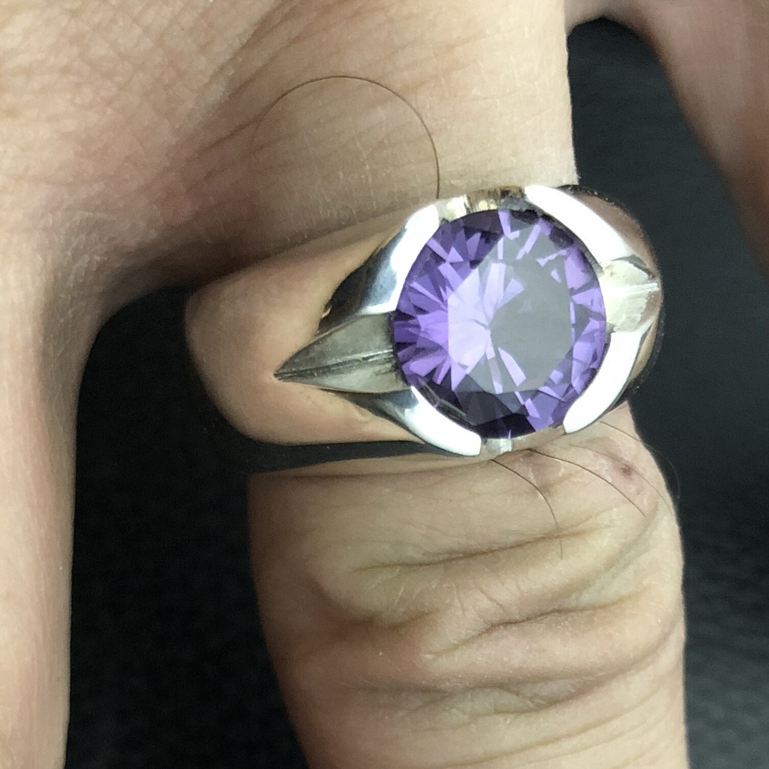 MJG STERLING SILVER MEN’S RING. V GROOVE. 10MM LAB ALEXANDRITE. SIZE 10
