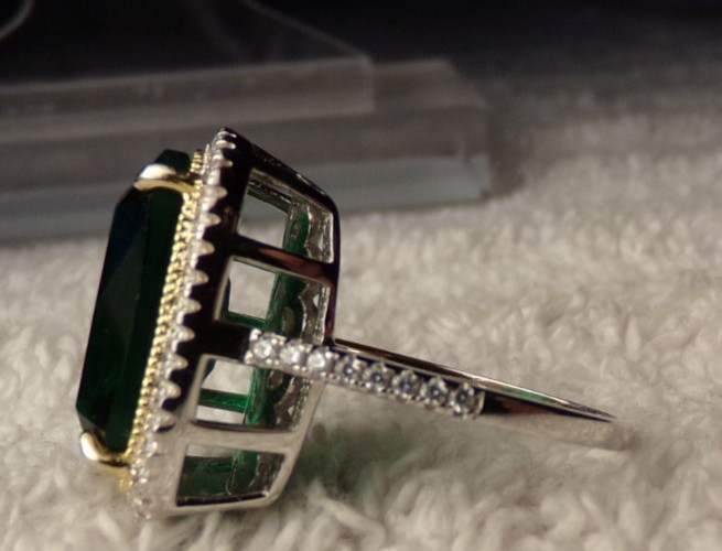 VTG FUZION CREATIONS STERLING GOLD EMERALD GREEN CZ HALO COCKTAIL RING SIZE 7 !!