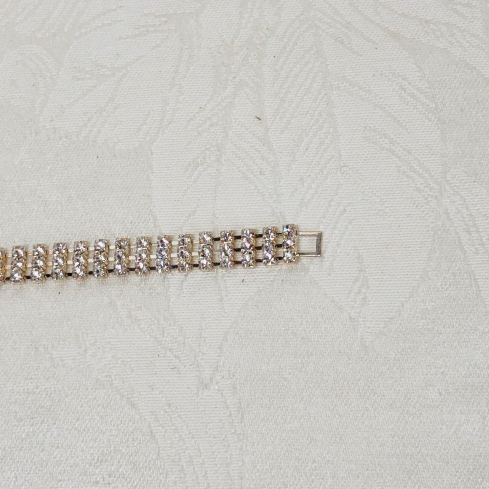 BRACELET vintage rhinestone triple row silvertone metal fold over clasp 7 1/2″ c