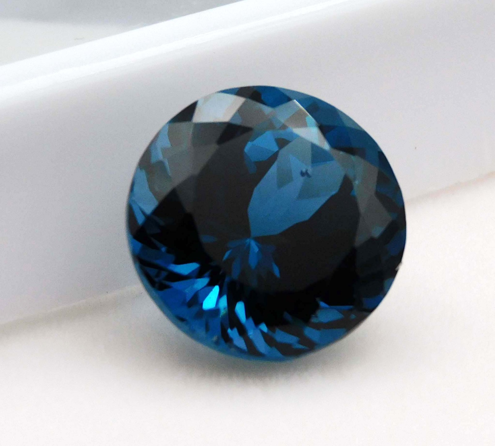 Natural Teal Sapphire 9.80 Ct Excellent Cut Unheated Certified Loose Gemstone