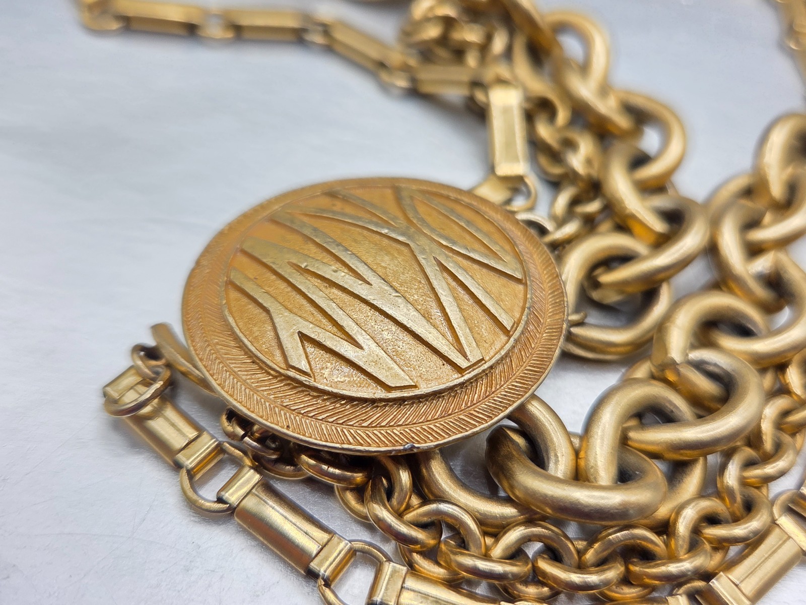 Vintage Signed DKNY Donna Karan LOGO MEDALLION Gold tone Chain Necklace 16″
