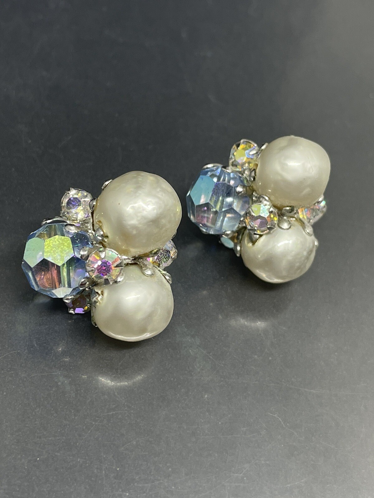 VTG Vogue signed SilverTone Crystal Pearl Cluster Clip earrings 0.8” 7.89g Ea