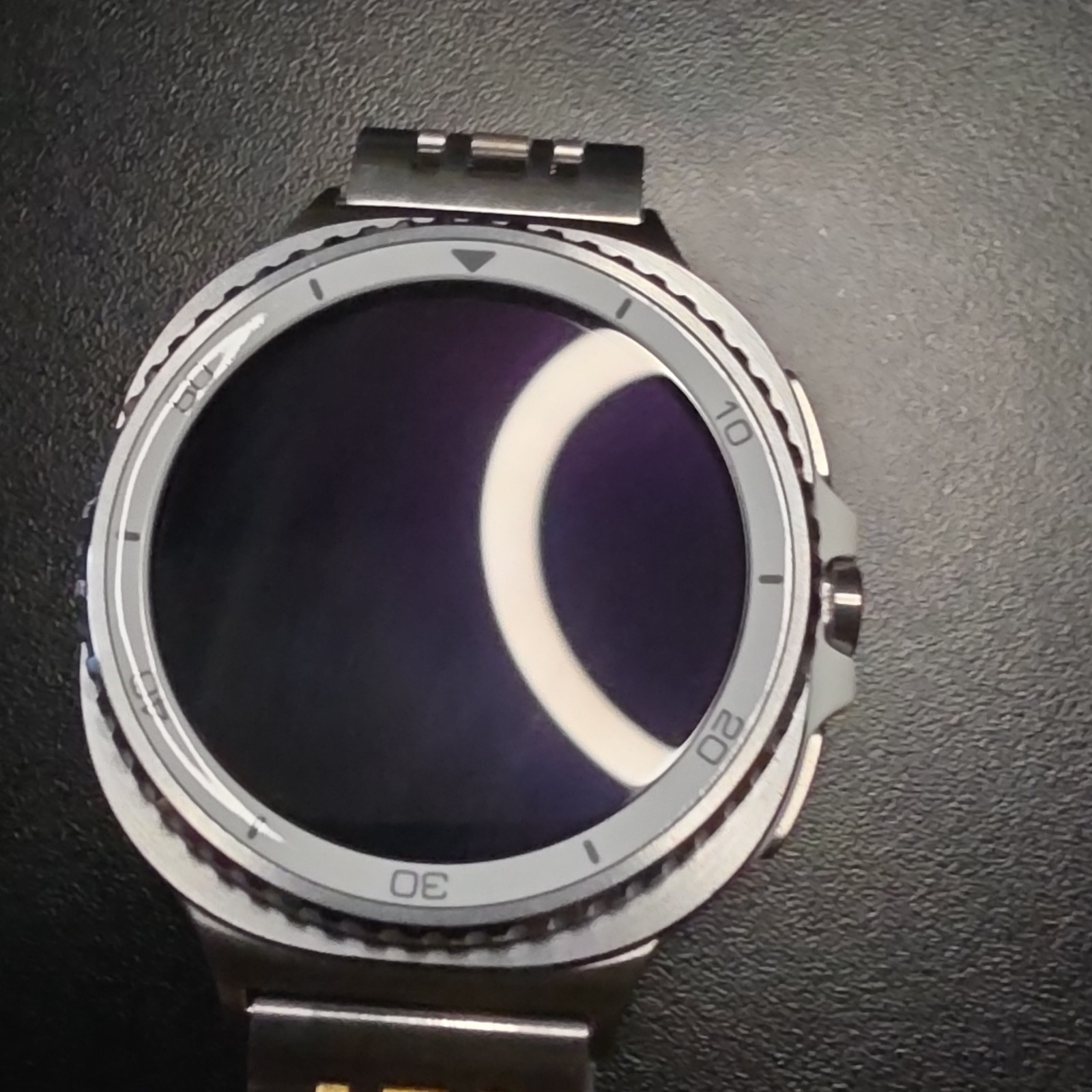 Digital Round Wristwatch Black Dial Silver Metal Bracelet Fixed Silver Bezel