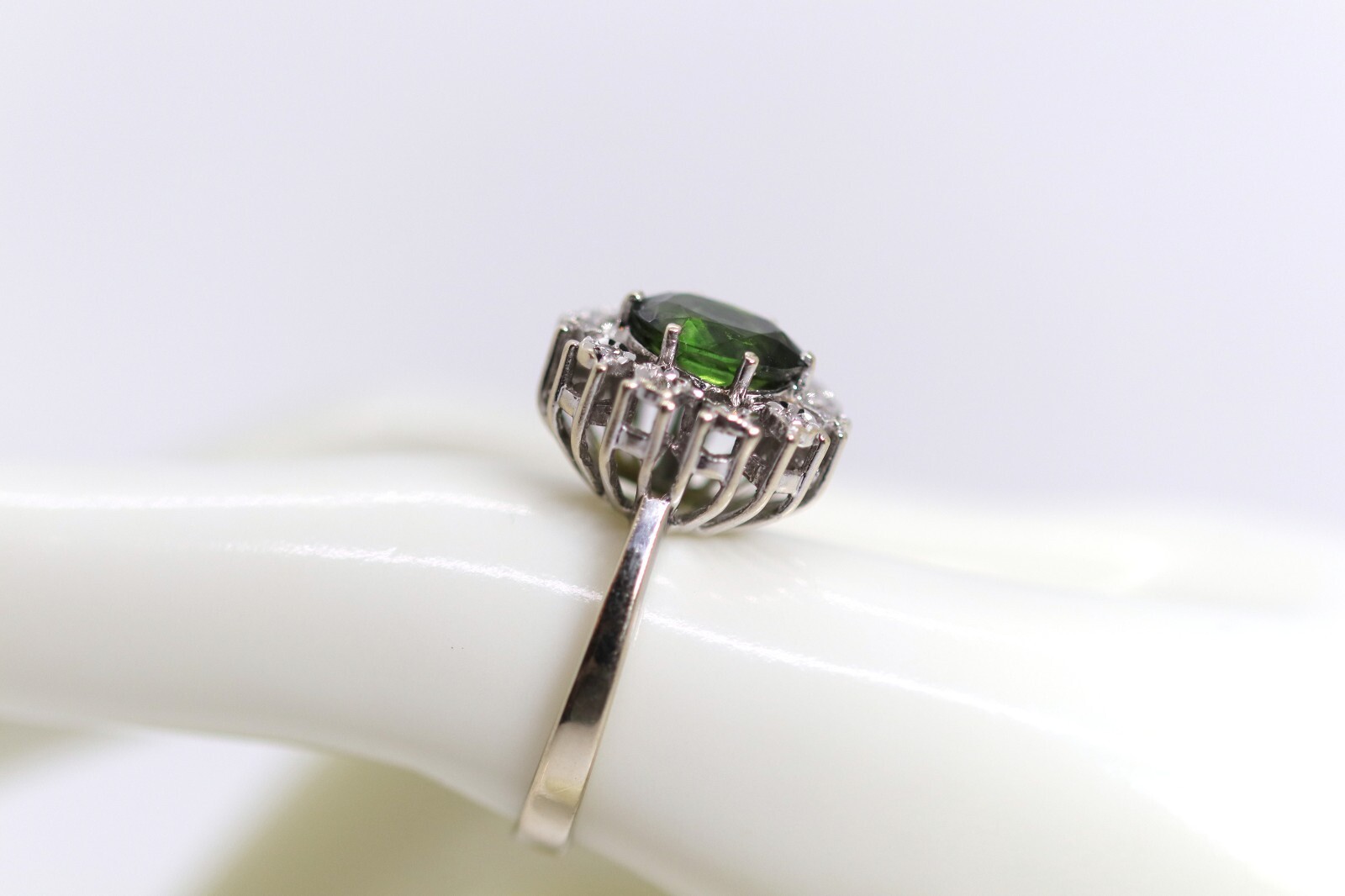 Ladies entourage white gold ring green tourmaline + diamonds, size 55-56