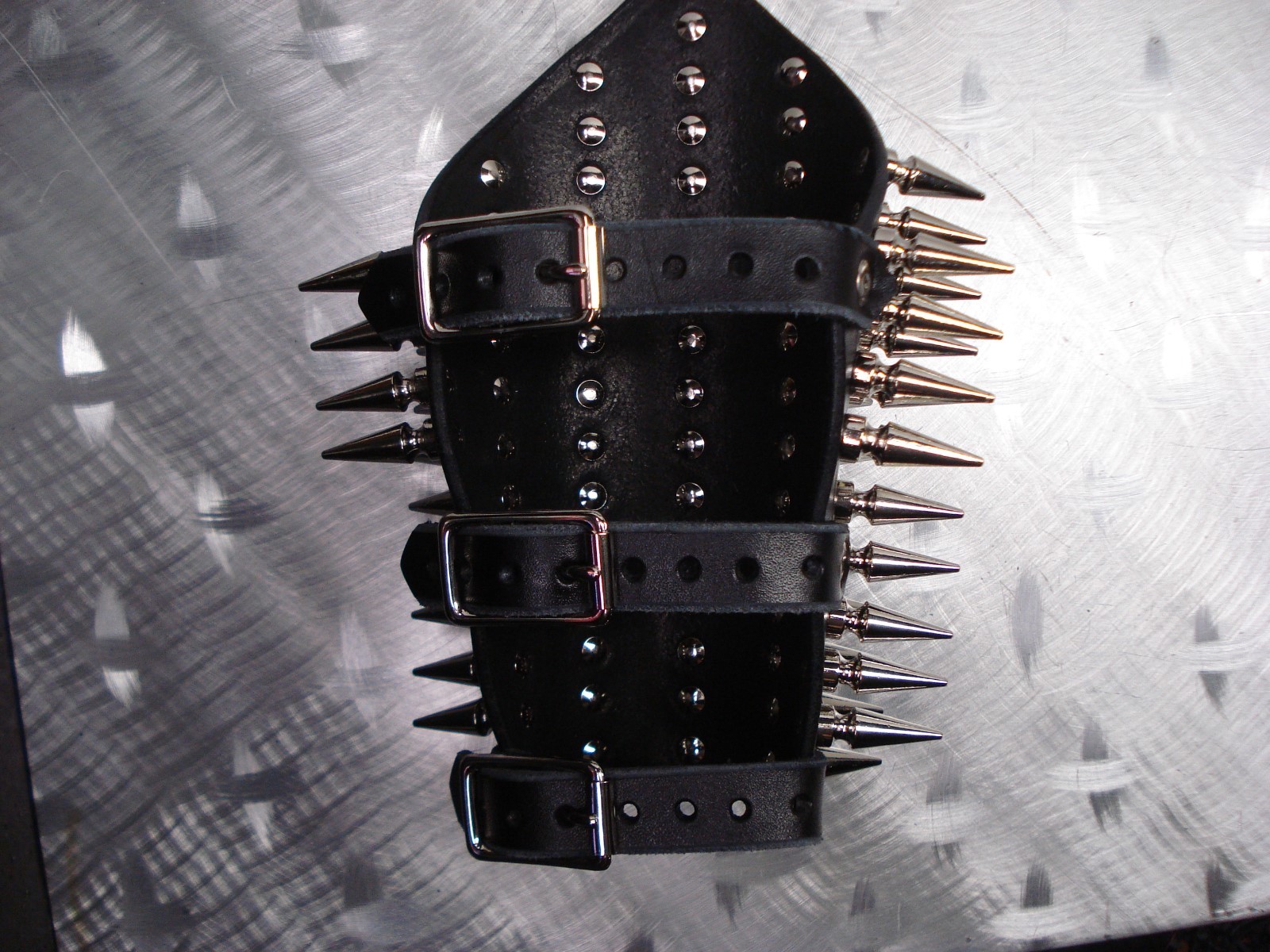 LEATHER SPIKED MEDIUM GAUNTLET.BLACK METAL…(MDLG0032)…..MAYHEM