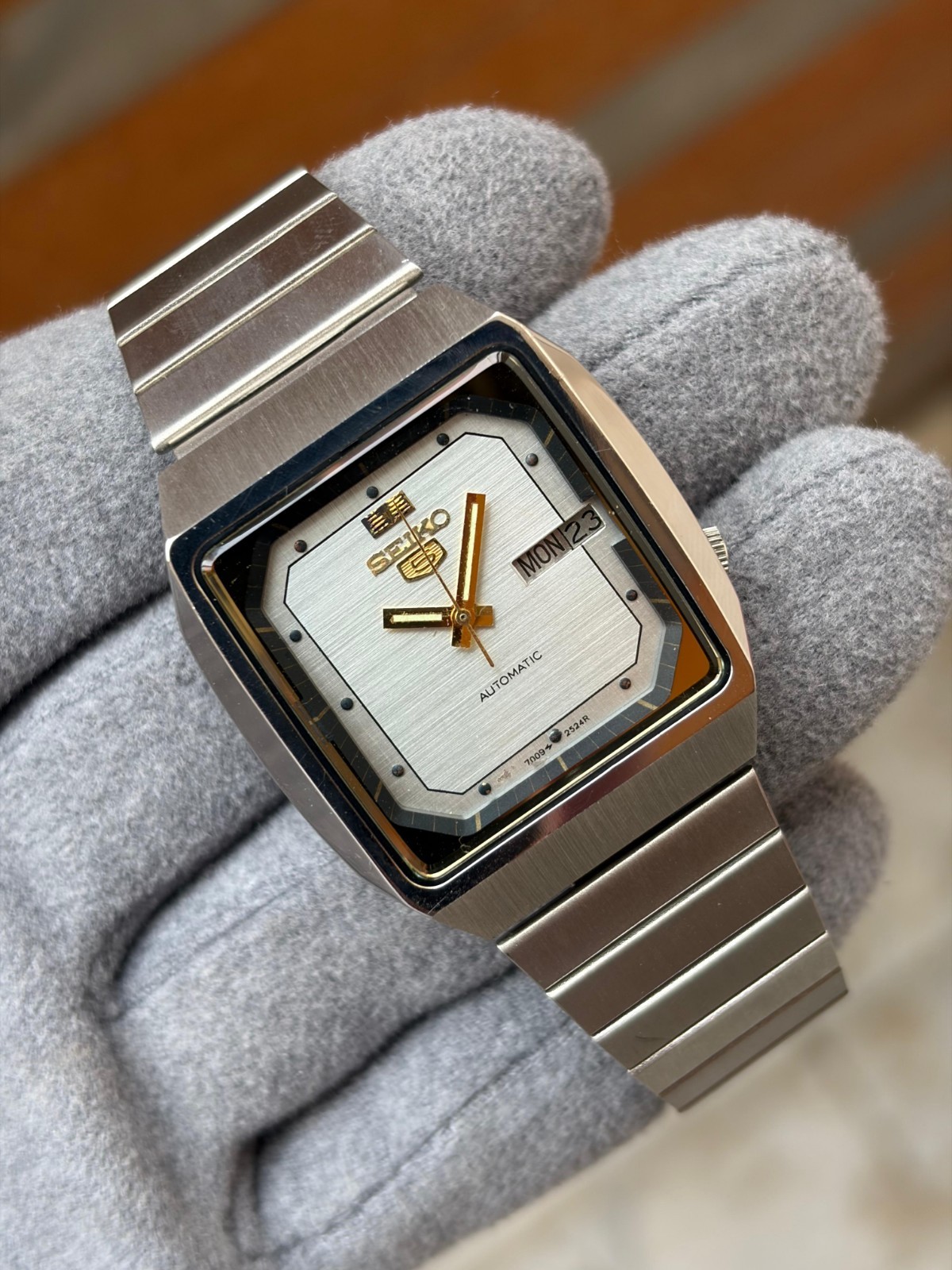 Vintage Seiko 5 Automatic Day/Date Mens Wrist Watch