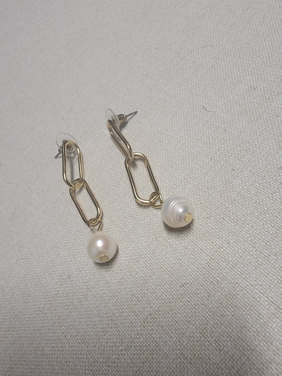 Gold Tone Paperclip Chain Dangle Earrings Baroque Pearl Drop Link Statement