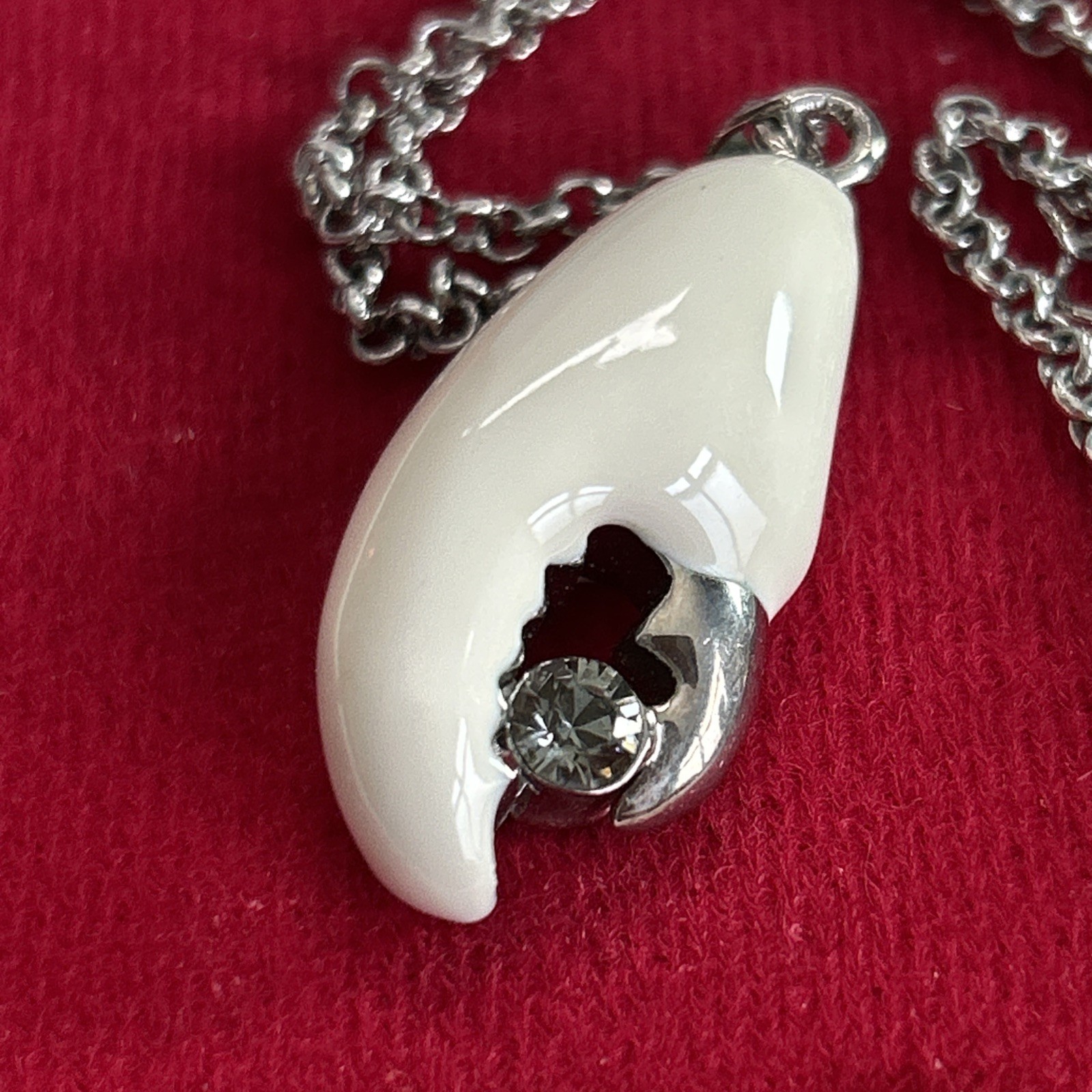 Stunning Vintage Enamel Claw / crystal Pendant 51 cm Chain / Quality item
