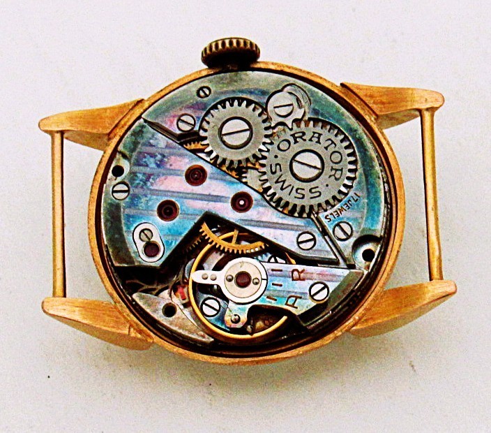 18K Orator Solid Yellow Gold Tear Drop Wire Lugs Lady Wristwatch, Great Runner