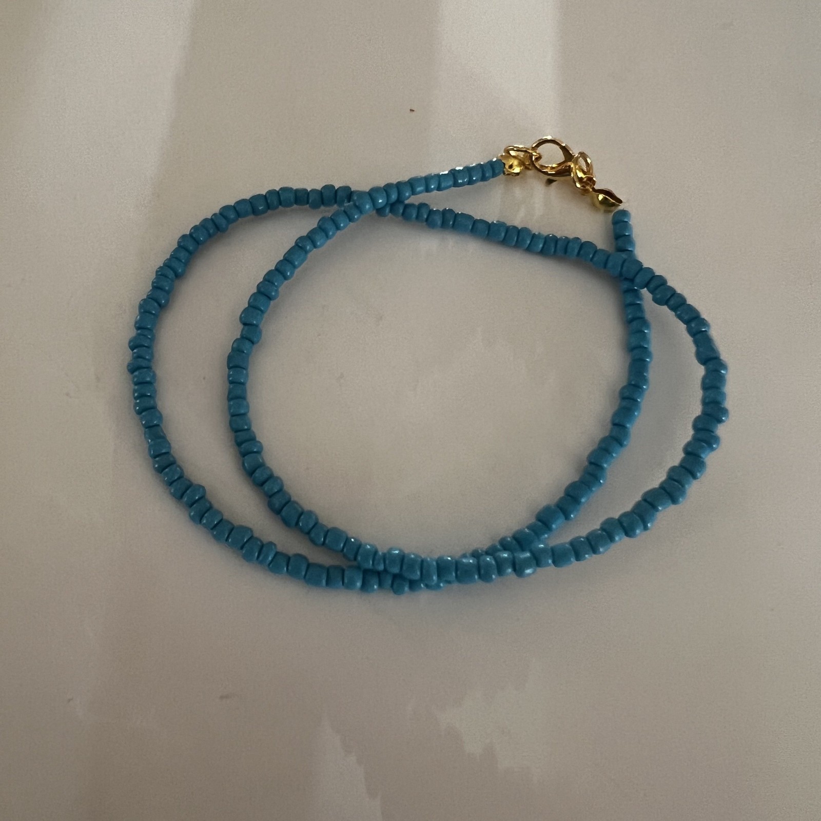 Faux turquoise round beaded choker neckalce adjustable gold tone clasp 16″