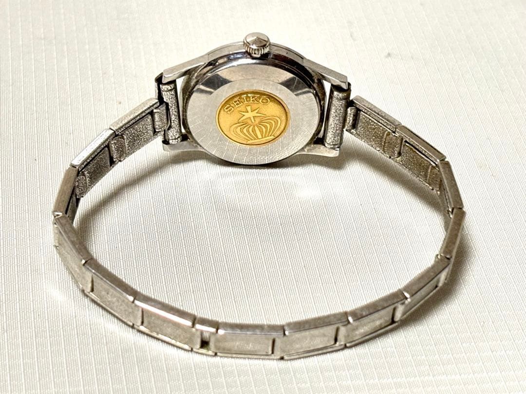 SEIKO Special 25 Jewels Manual Winding Ladies’ Watch with Medallion