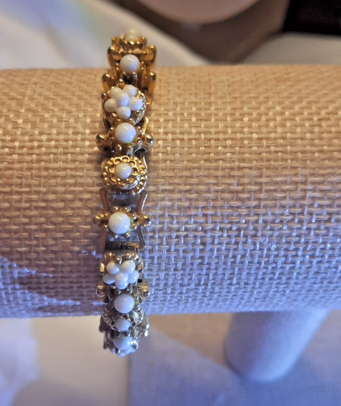 Vtg Goldtone Bracelet w/ White Stones 27 Grams 7 To 9.5 inches extender