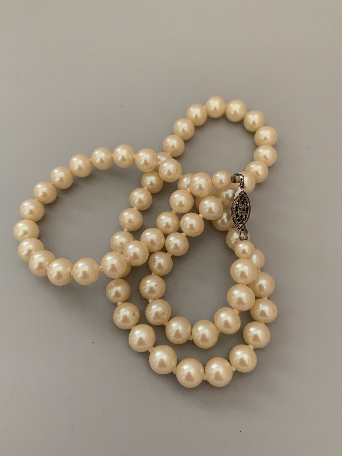 Vintage Faux Ivory Pearl Single Strand Necklace Approx 20” In Length Knotted