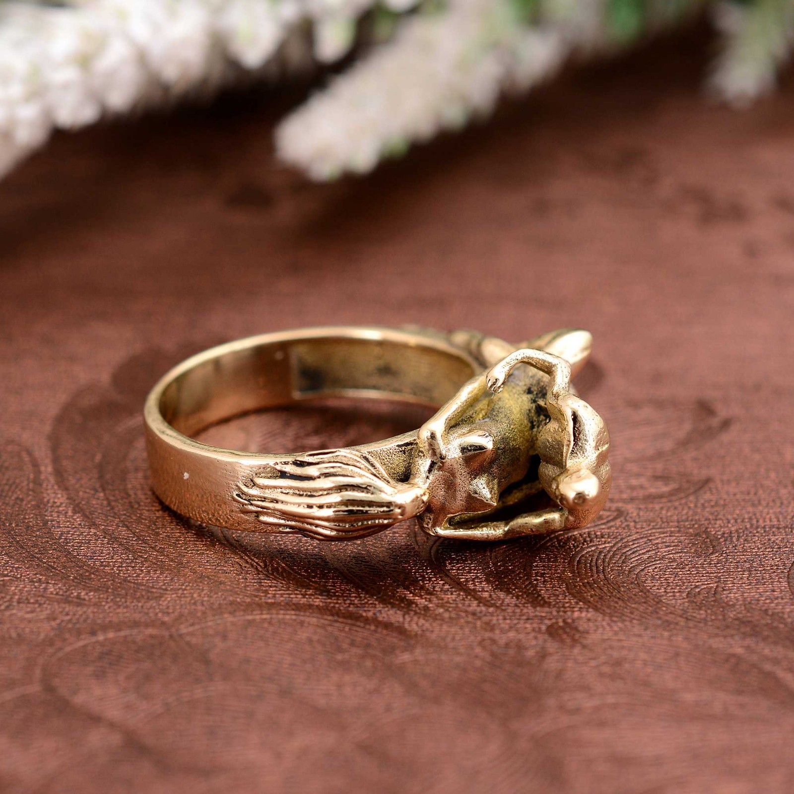 Brass Lovers Hugging Ring, Romantic Couple Embrace Design, Unique Valentine Gift