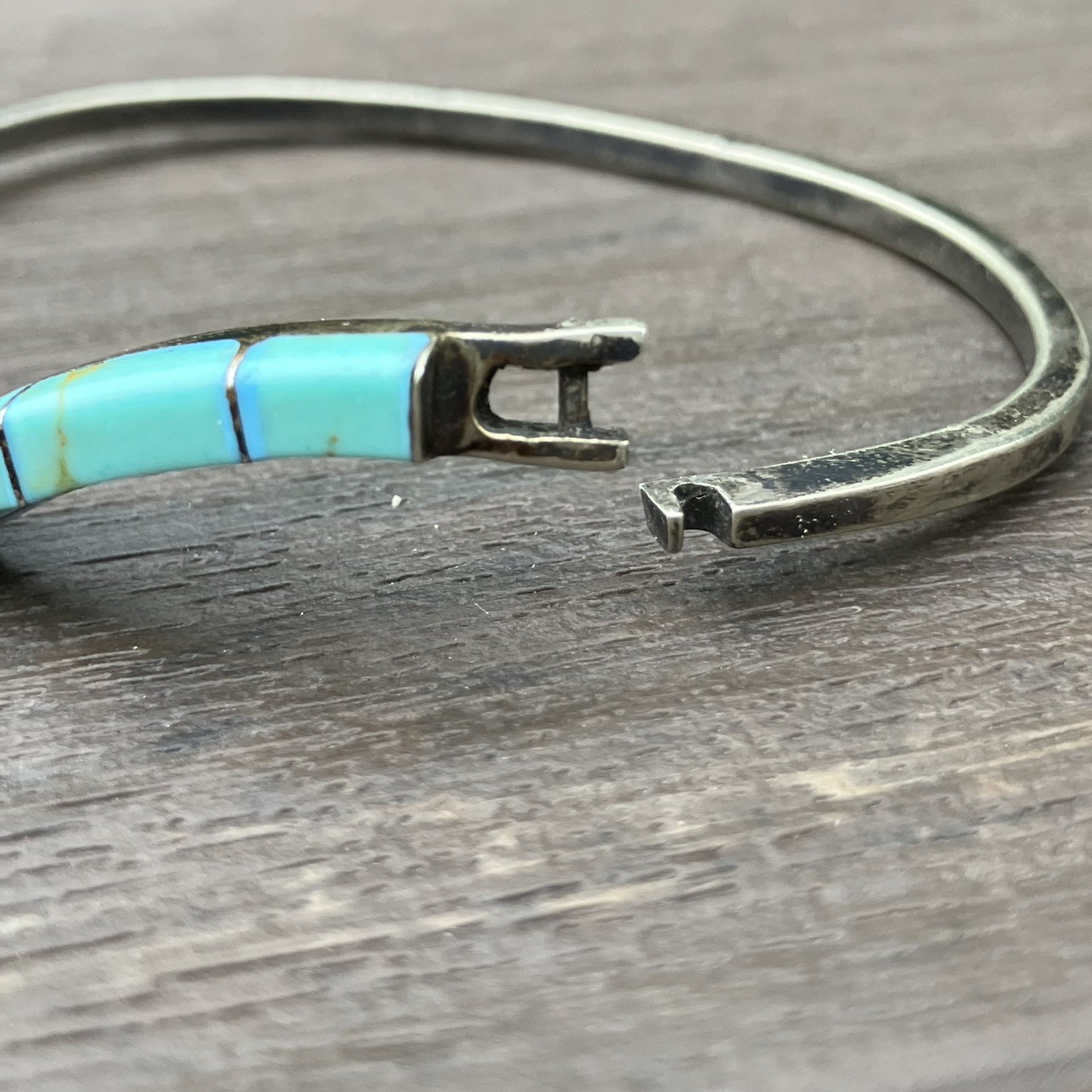 Vintage Mexico 925 Sterling Silver Turquoise Inlay 7 3/4” Hinged Bangle Bracelet