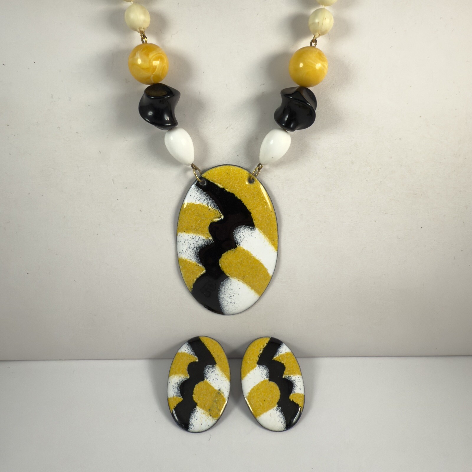 VTG Yellow White Black Enameled Metal Plastic Beaded Necklace & Pierced Earrings