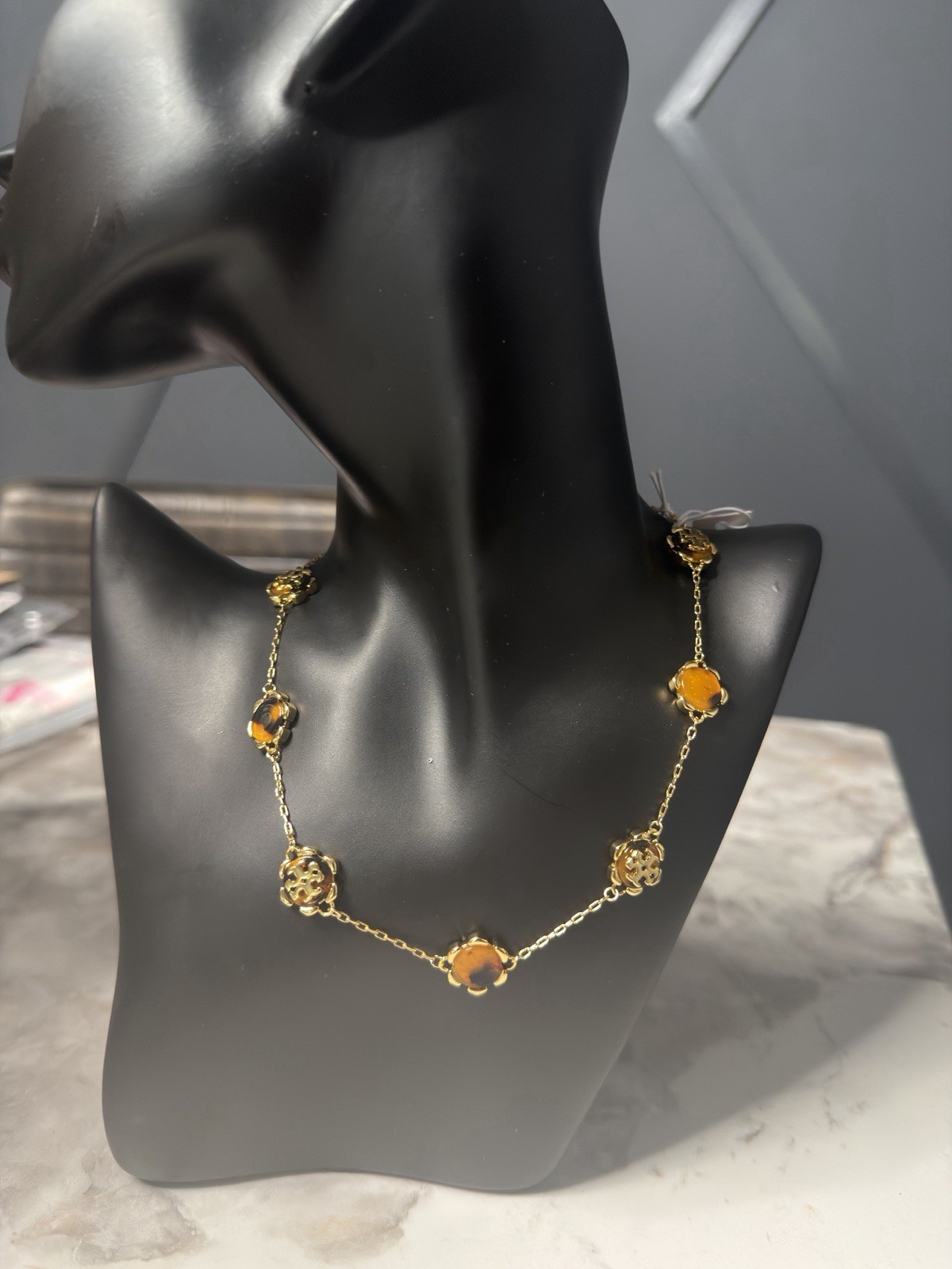 TORY BURCH WOMEN’S GOLD TONE CHAIN W/ TIGER EYE LOGO CHOKER NECKLACE W/DUST BAG