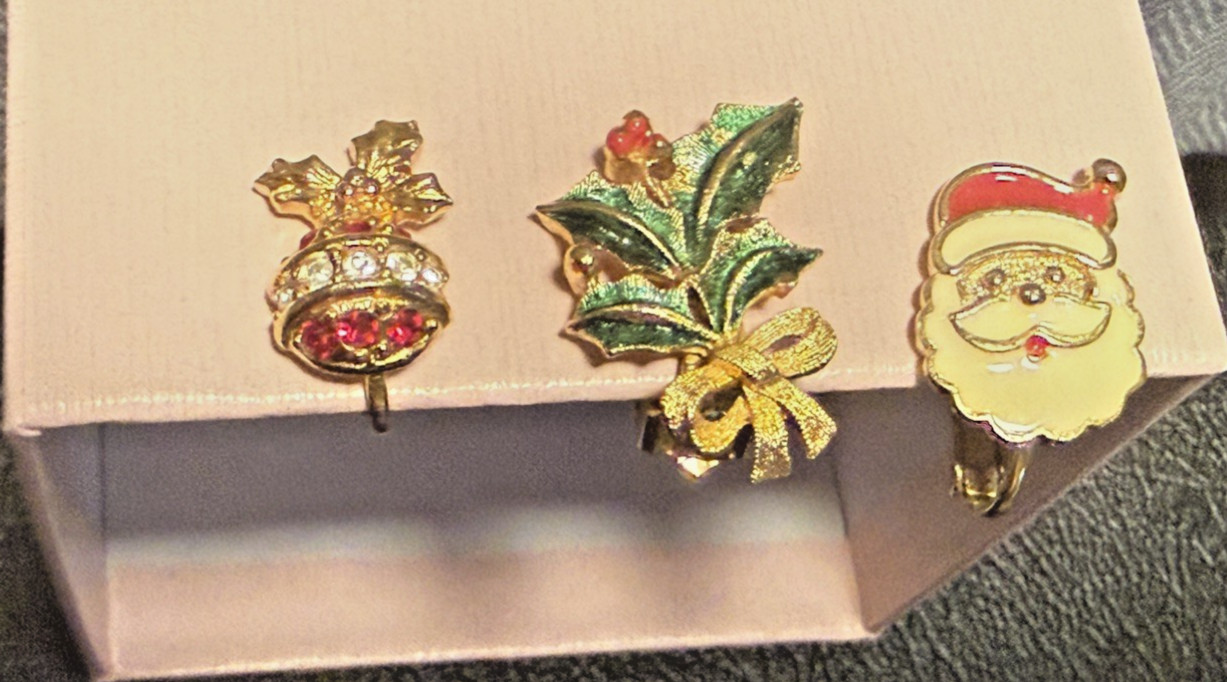 Christmas Clip-on Earrings Wreath, Poinsettia, tree & ornament Excellent con.