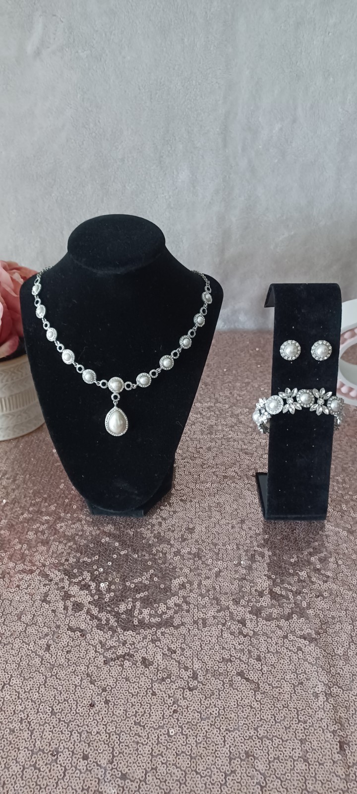 Elegant jewelry set for formal occasion