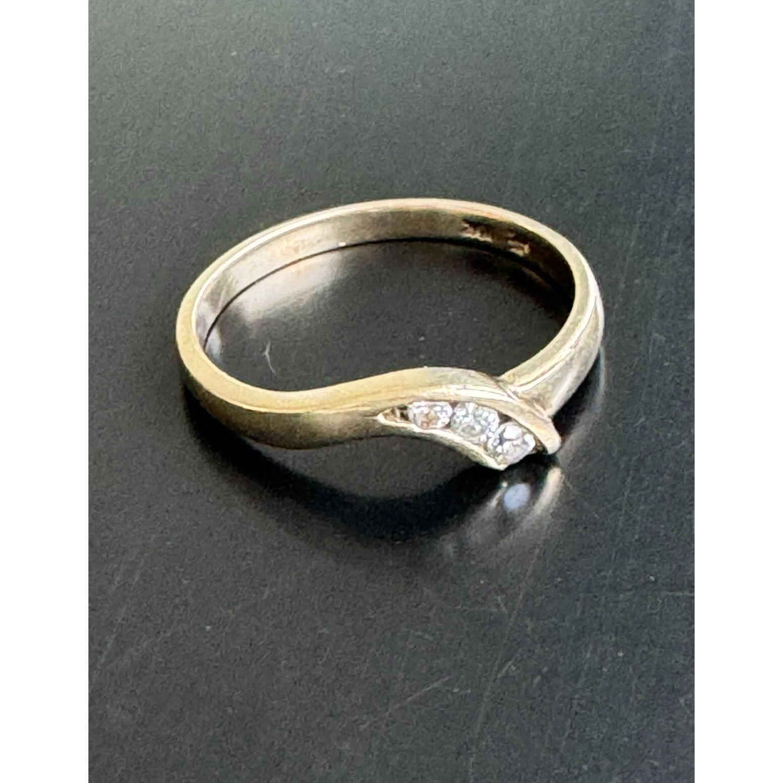 1OK YELLOW GOLD AND COLORLESS GEMS RING SIZE 7 SKY