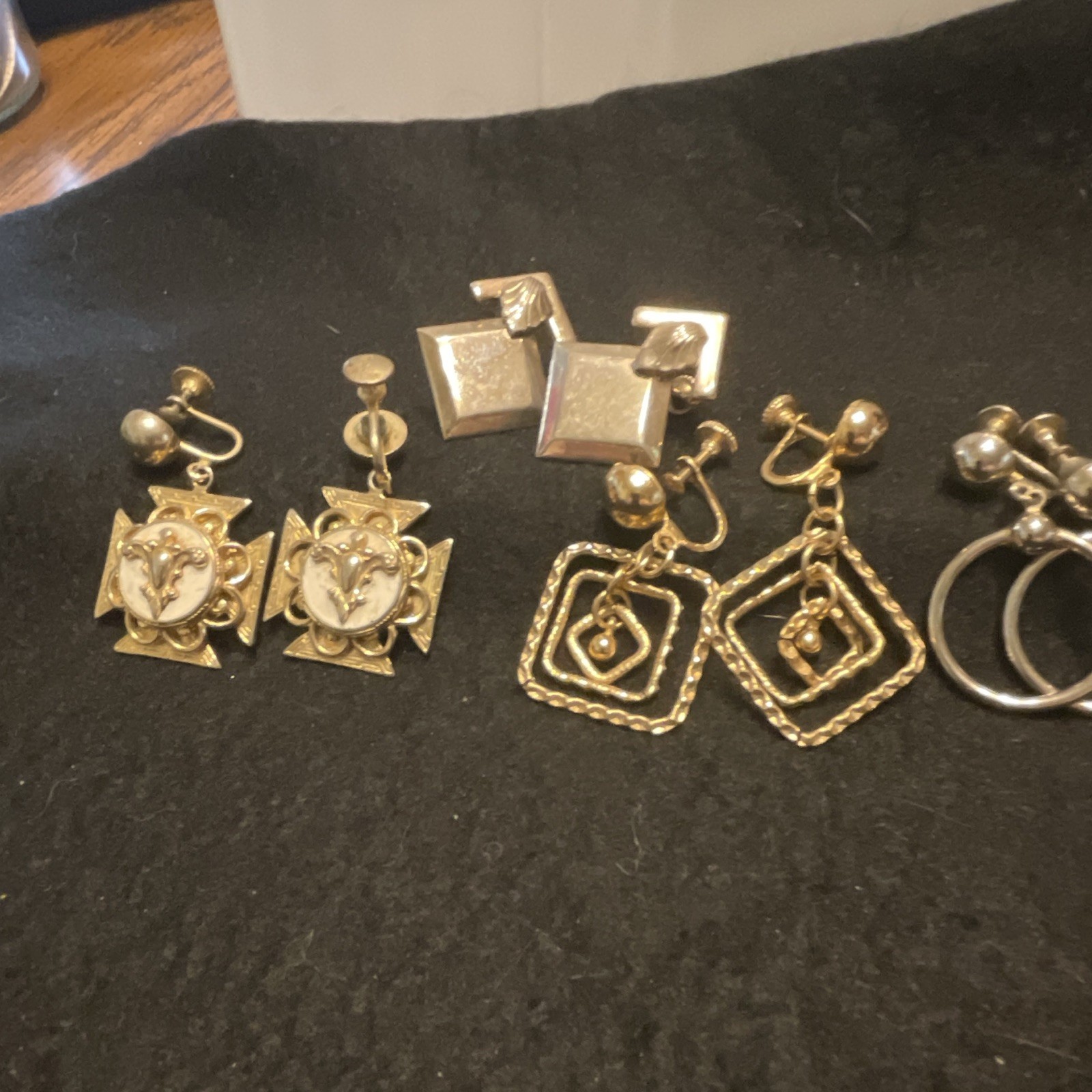 Vintage Mixed Earrings screw back Lot 6 Pcs Gold Silver Tone Metal No Stone