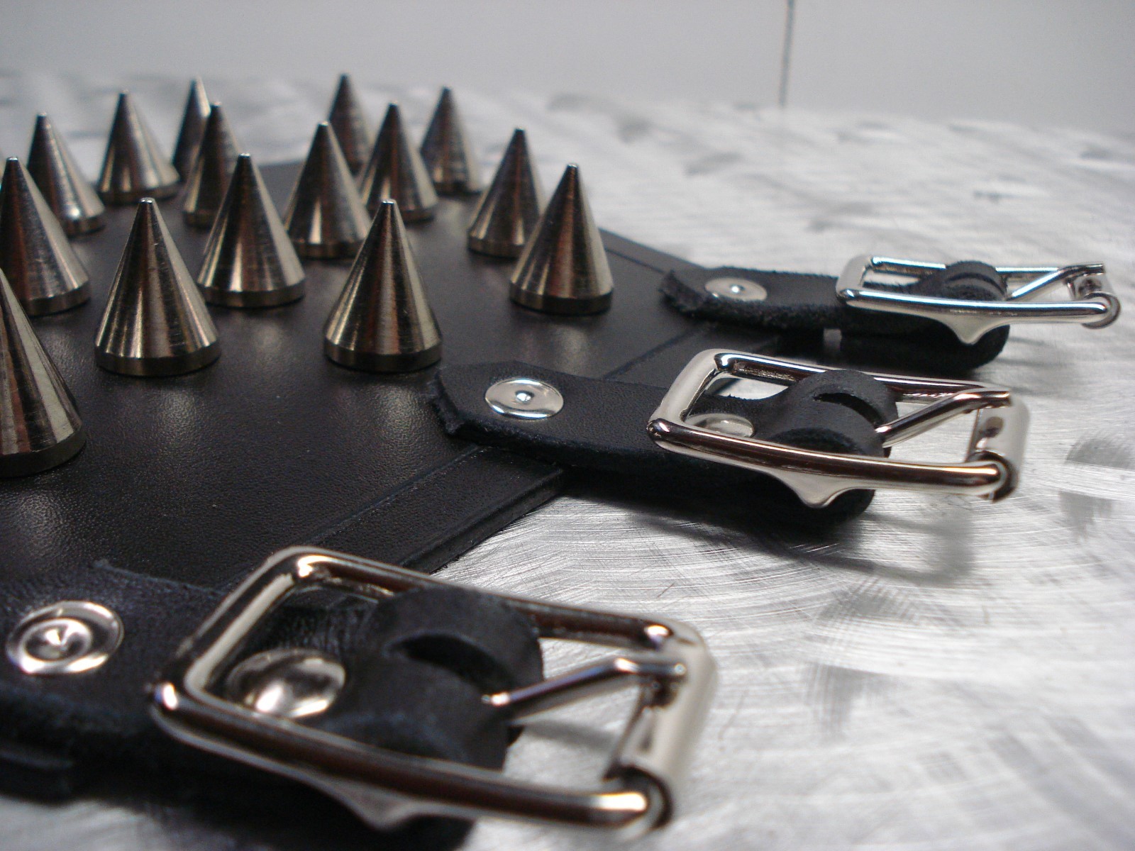 LEATHER CONE SPIKE GAUNTLETS. BLACK DEATH (MDLG0099)….. ANGEL CORPSE’S