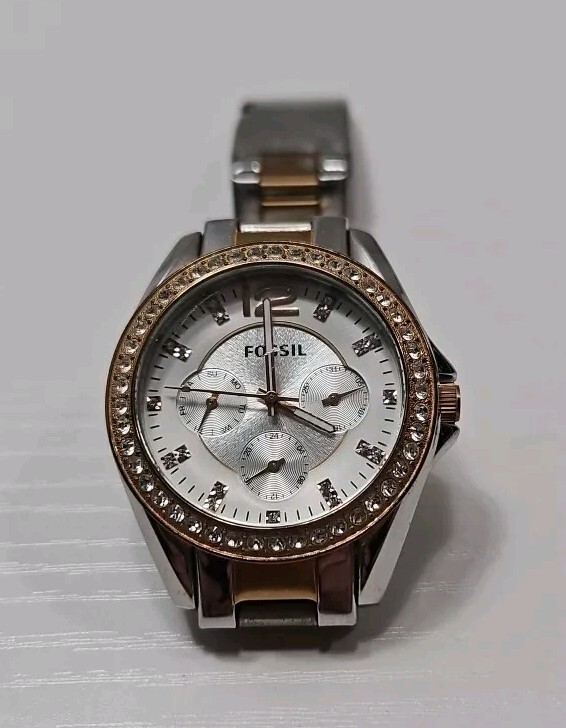 Fossil Riley ES-2787 Ladies Crystal Silver & Rose Gold Quartz Watch New Battery