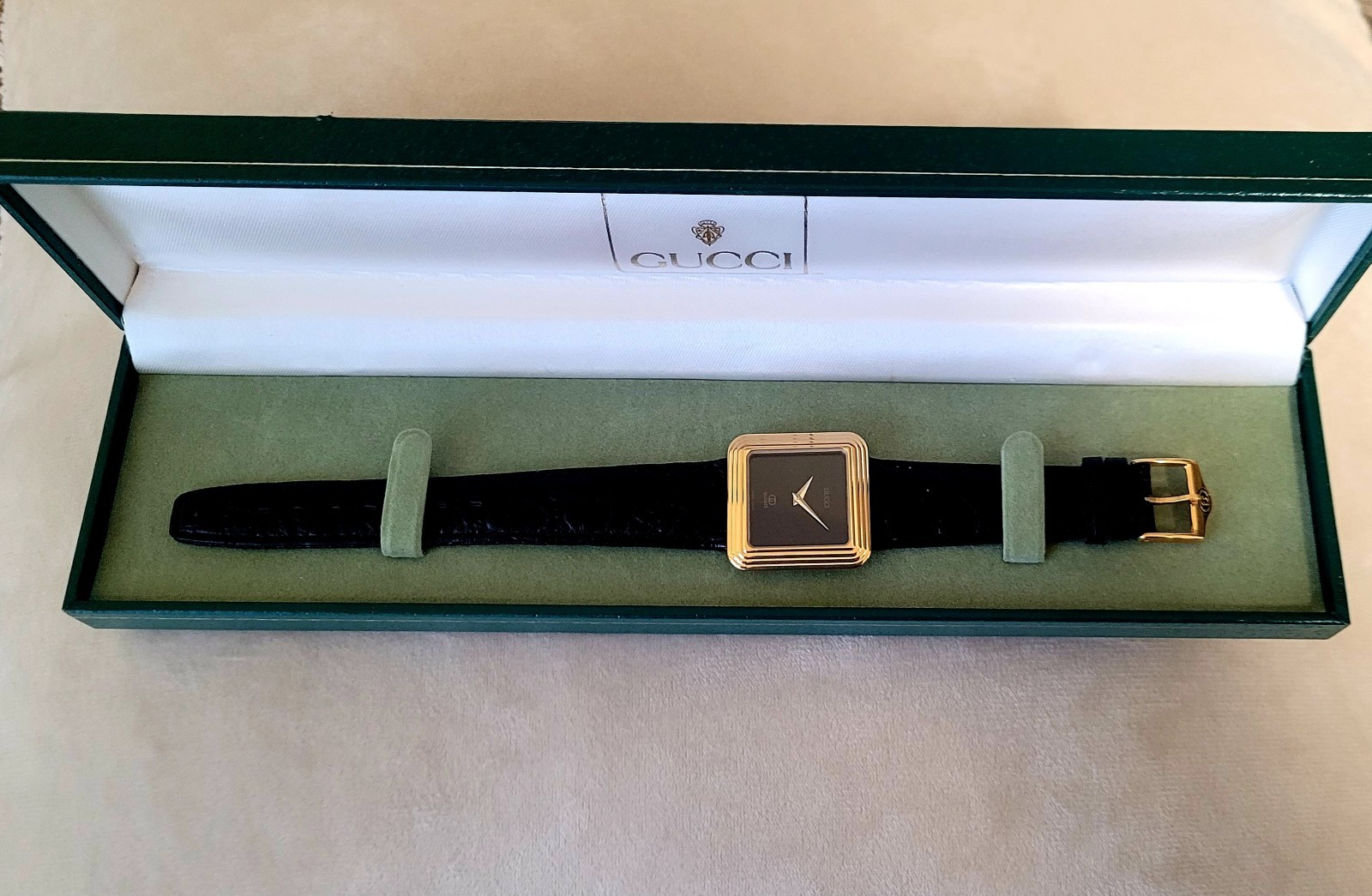 Gucci Ladies💃Watch,Authentic Swiss Made,Beautiful,Scratch Free Crystal,28MM CS