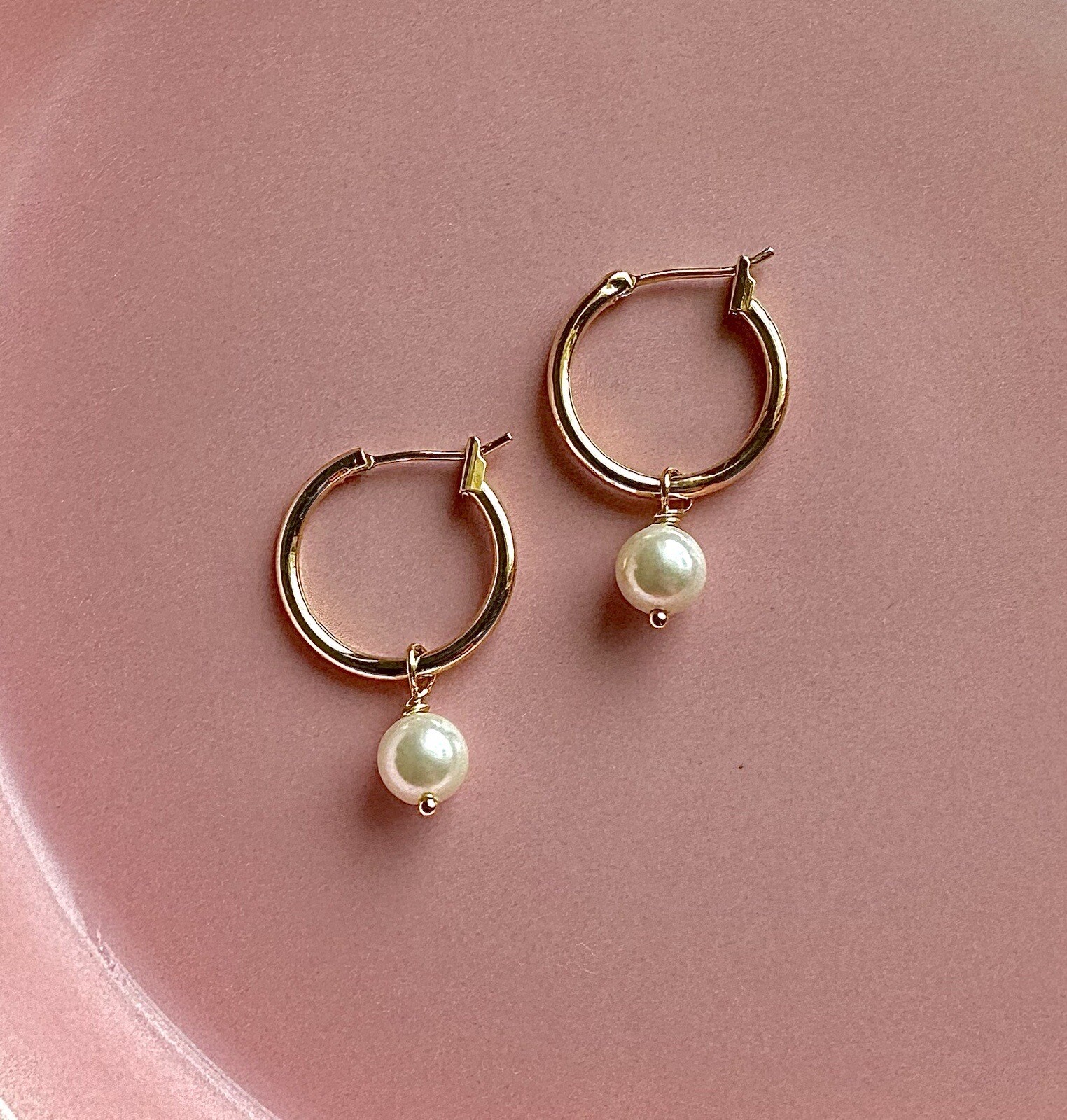 Small Gold Tone White Pearl Hoop Dangle Earring