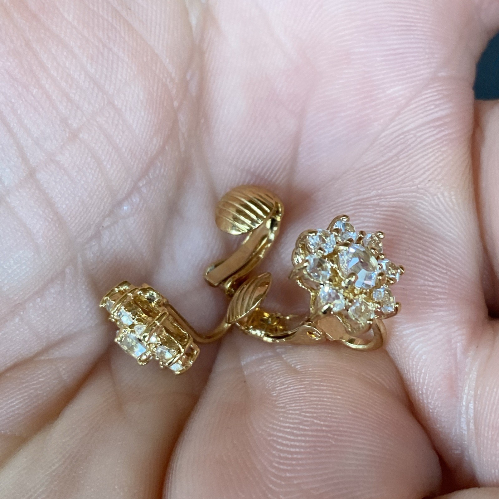 Vtg Lindenwold Fine Jewelers Gold Tone Faced Crystal Rhinestone Cubic Z Clip On