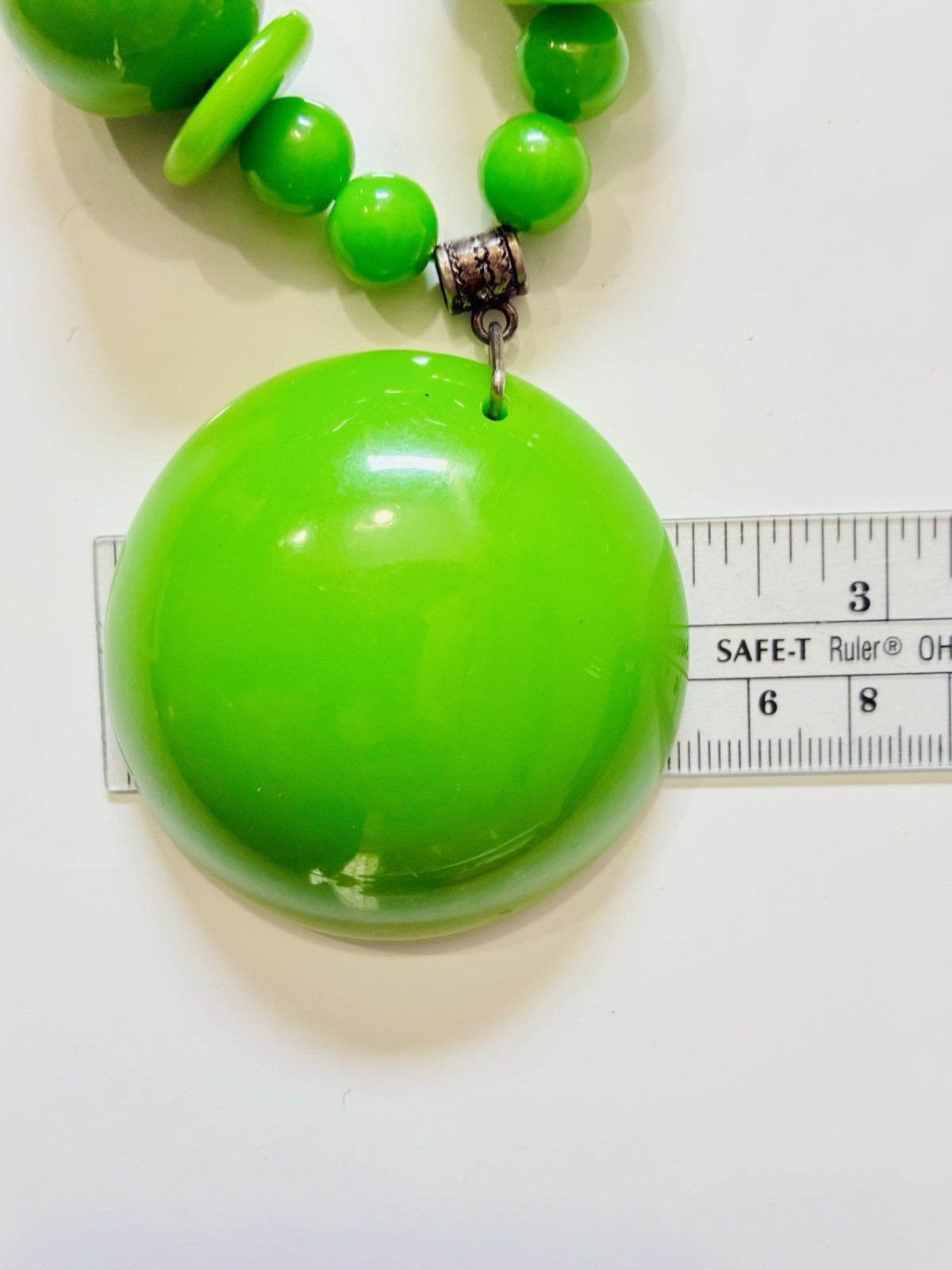 Green Plastic Beaded Statement Necklace, Round Pendant, Adjustable, No Stone