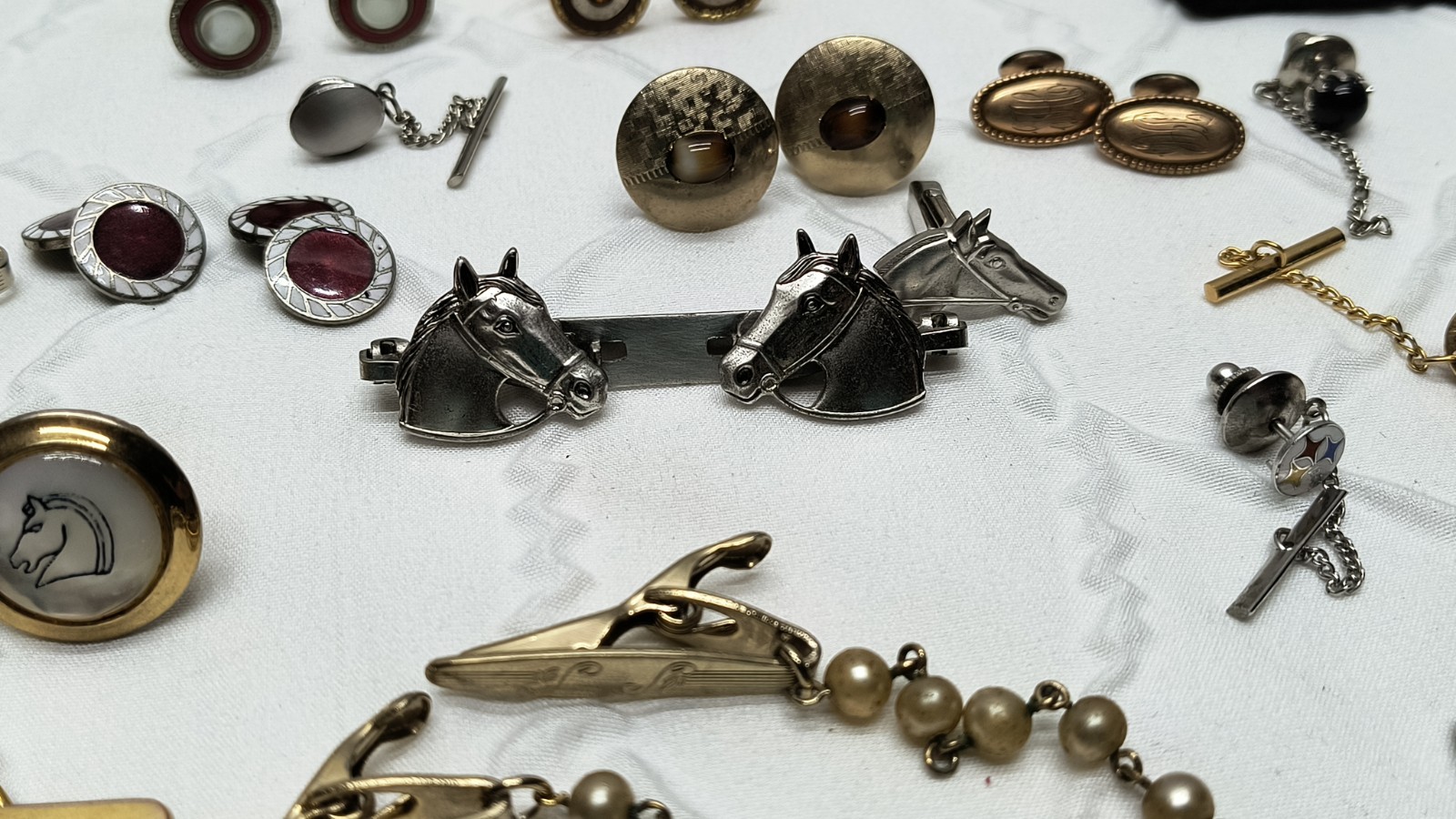 Vintage Tie Tacks Tie Bar Clips Cuff Links Lot Gold & Silver Tone 120 + Pieces