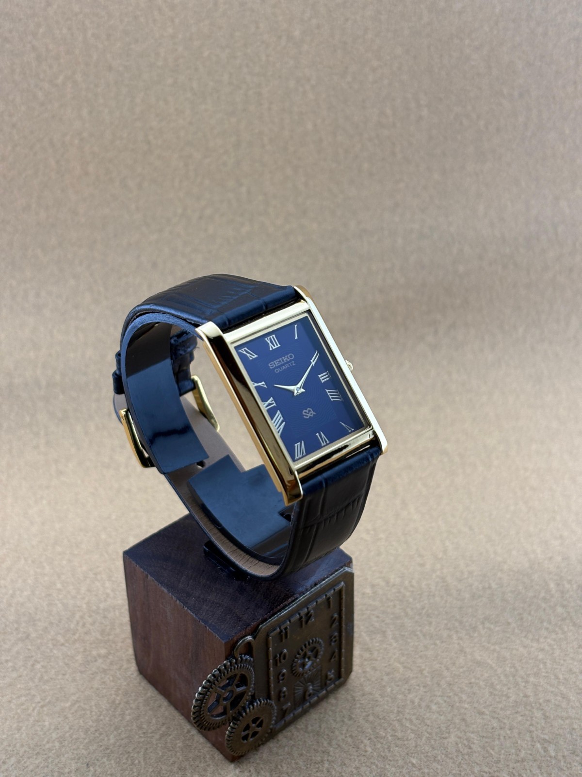 RARE GOLD BLUE Vintage Seiko Slim Quartz Men’s Wrist Watch
