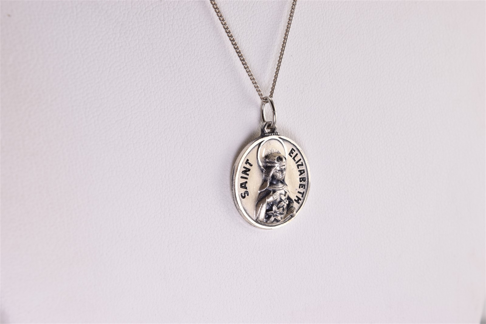 Vintage Creed Sterling Silver 19mm Saint Elizabeth Medal 925 Pendant 16″ Chain