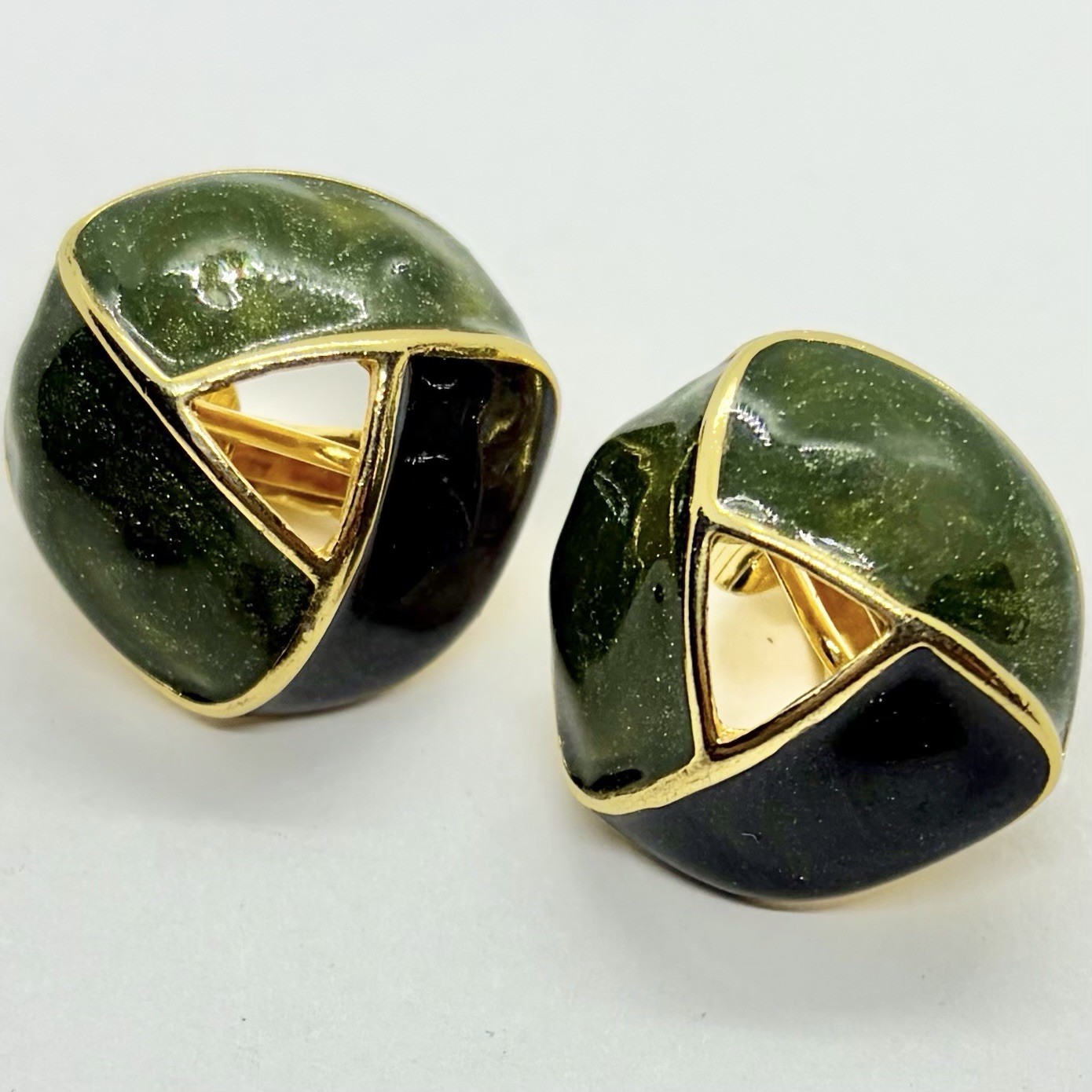 Vtg 80s Olive Green Black Enamel Knot Huggie Earrings Clip-on Goldtone Geometric