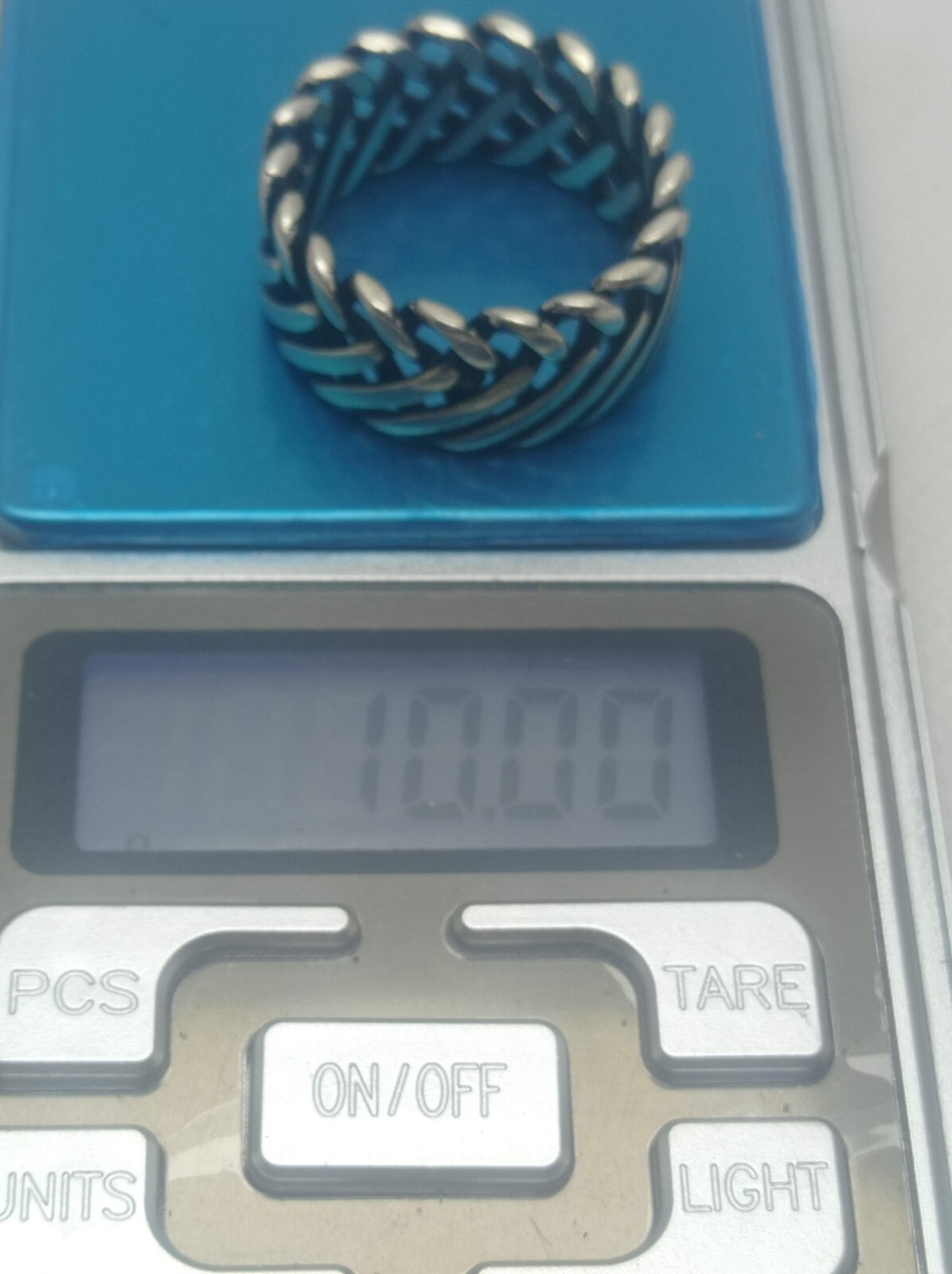 A men’s ring made of 925 silver, size 12 and weighing 10 grams. It is very beaut