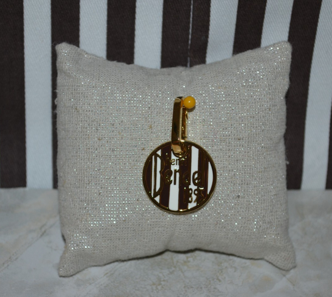 Henri Bendel Icon Charm