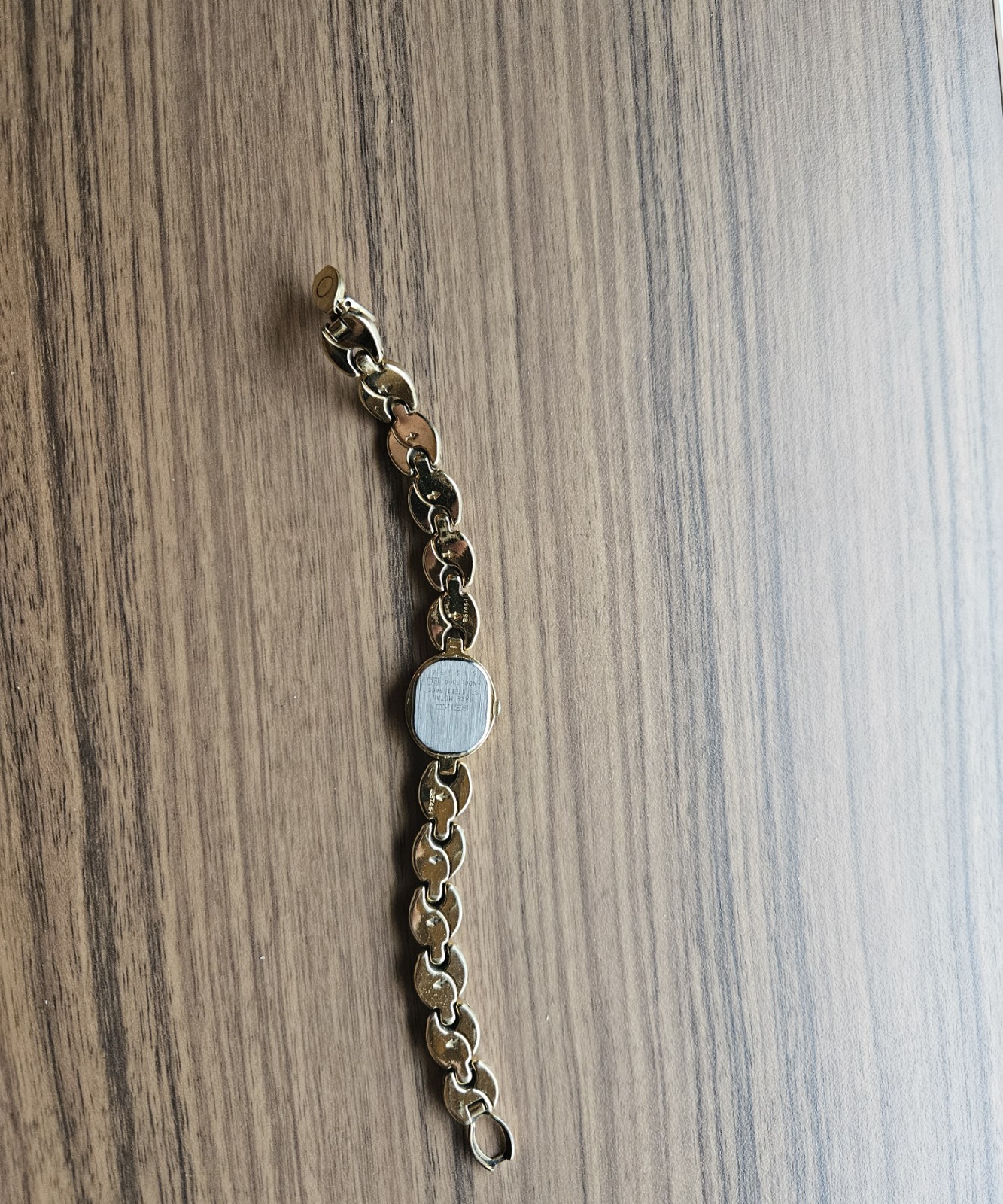 Seiko Dress Vintage Quartz Women’s Gold Tone Bracelet Watch Black Dial Untested.