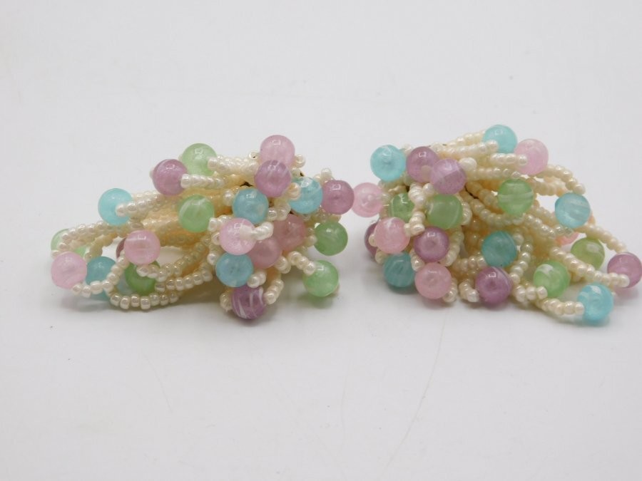 J262-VINTAGE CLIP EARRINGS~PASTEL BEADED~UNIQUE LOOK~1″ WIDE