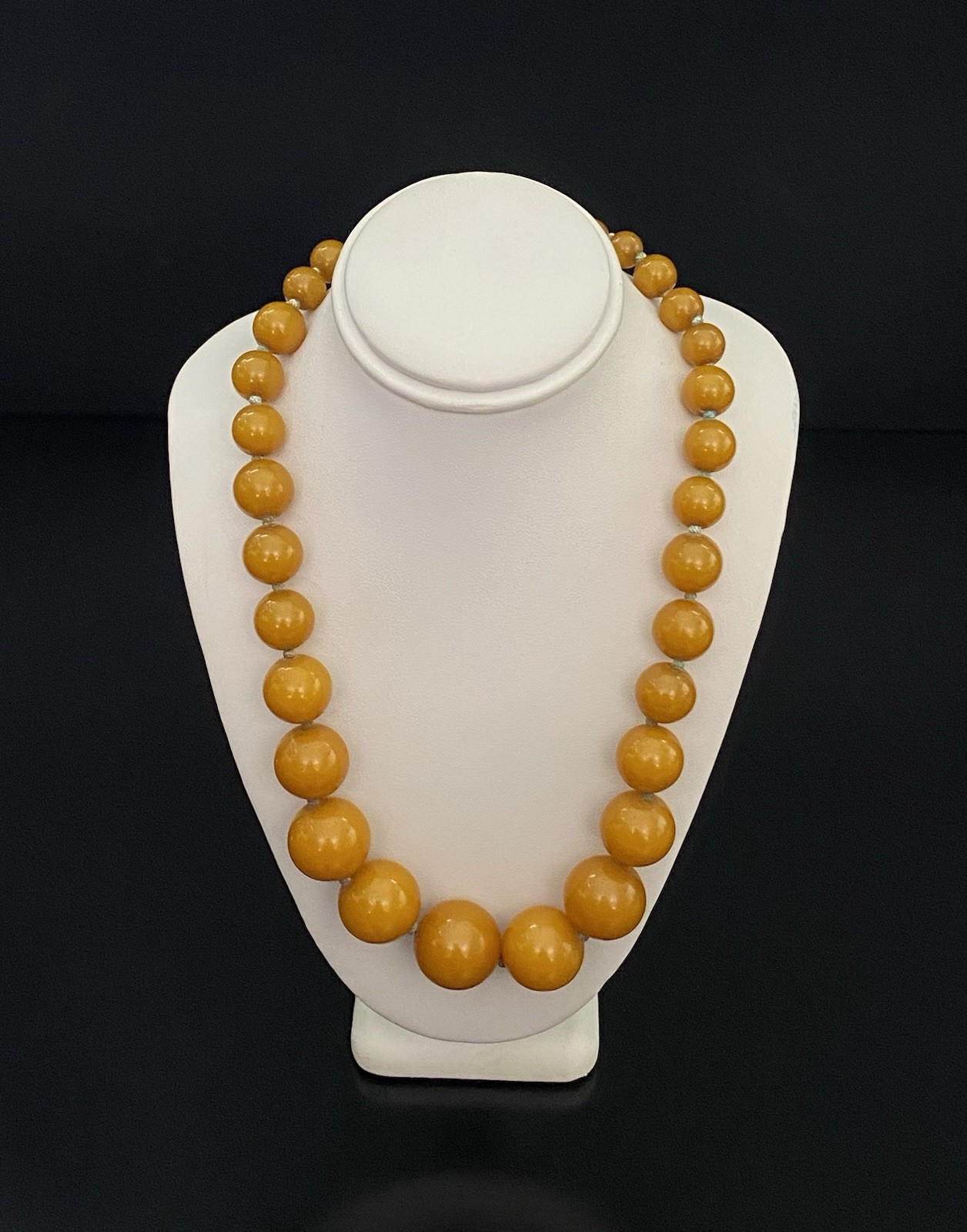 Vintage Egg Yolk Butterscotch Amber Bakelite Graduated Bead 16″ Necklace 43.8g