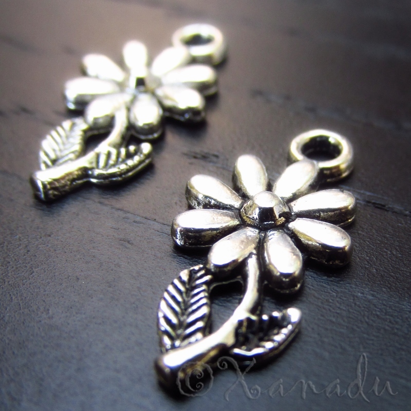 Daisy Flower Wholesale Silver Plated Charm Pendant Findings C3601 – 10, 20 Or 50