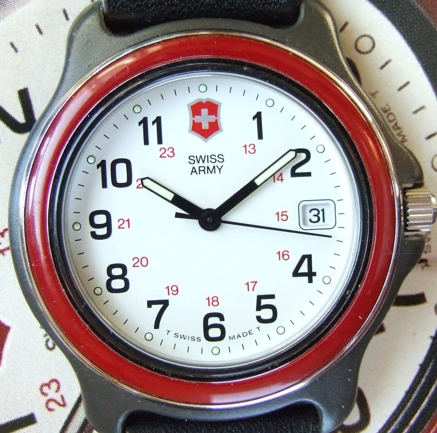 SWISS ARMY Watch~Men ‘The Famous’ ORIGINAL Series 2000 ClaSSiC RED~OEM STRAP~EUC