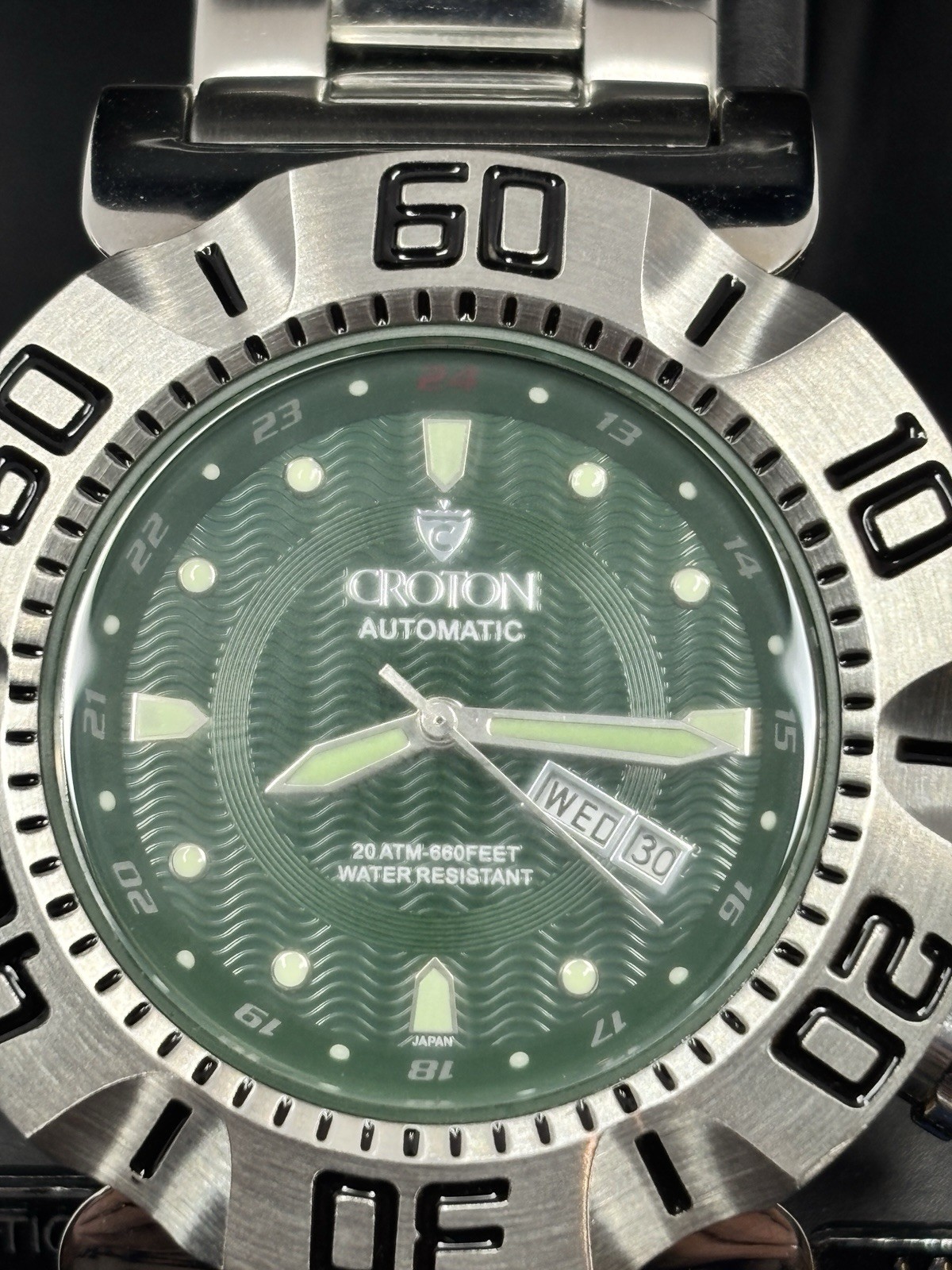NOS Croton Vortex Automatic 21 Jewels Green Wave Dial 200M Divers Men’s Watch